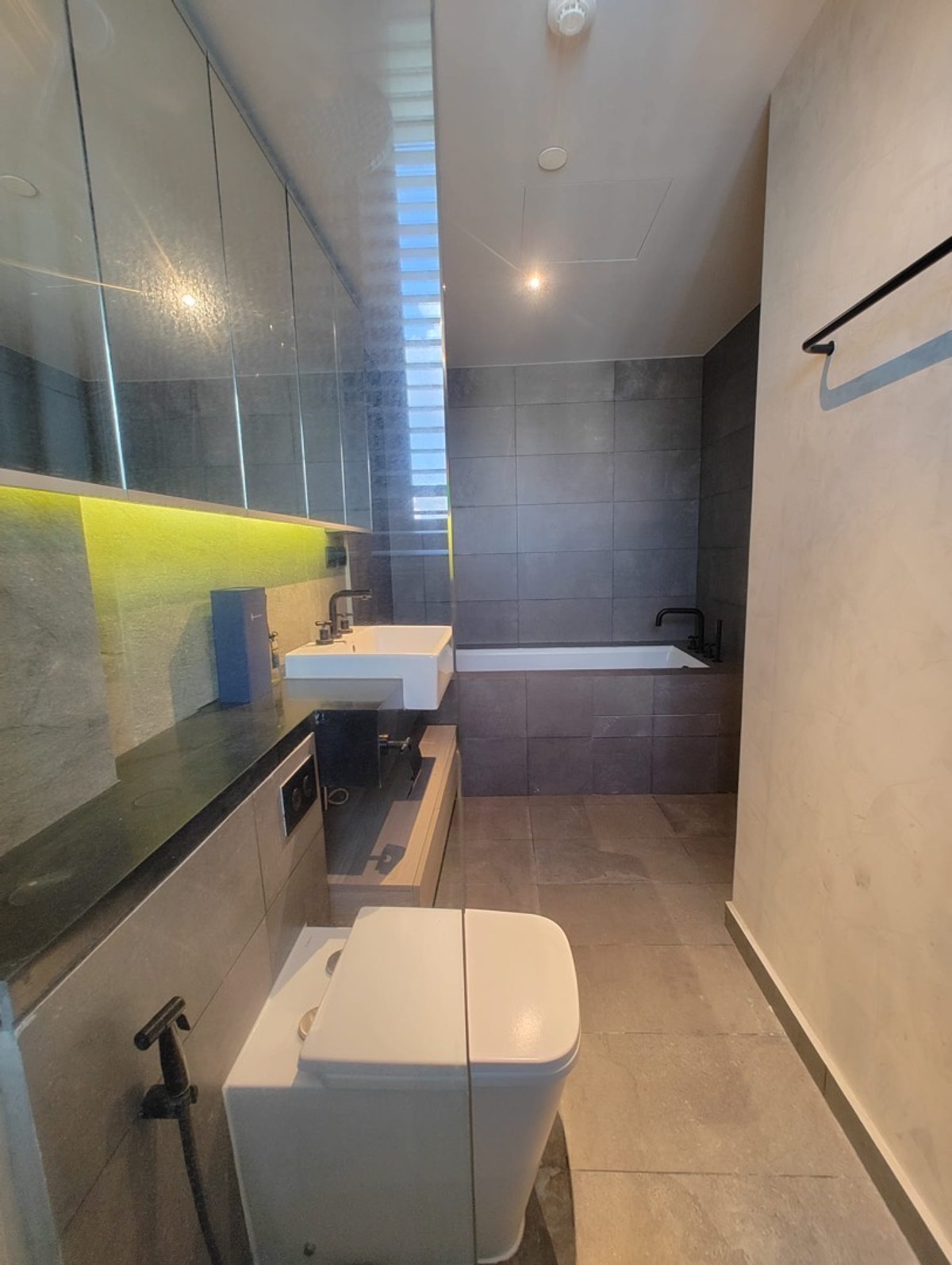 ขายคอนโดสุขุมวิท อโศก ทองหล่อ : ขายเพนท์เฮาส์ดูเพล็กซ์ อโศก ใกล้ BTS Asoke MRT Sukhumvit ขายพร้อมผู้เช่า รายได้ 140,000 บาท/เดือน ถึงปี 2027