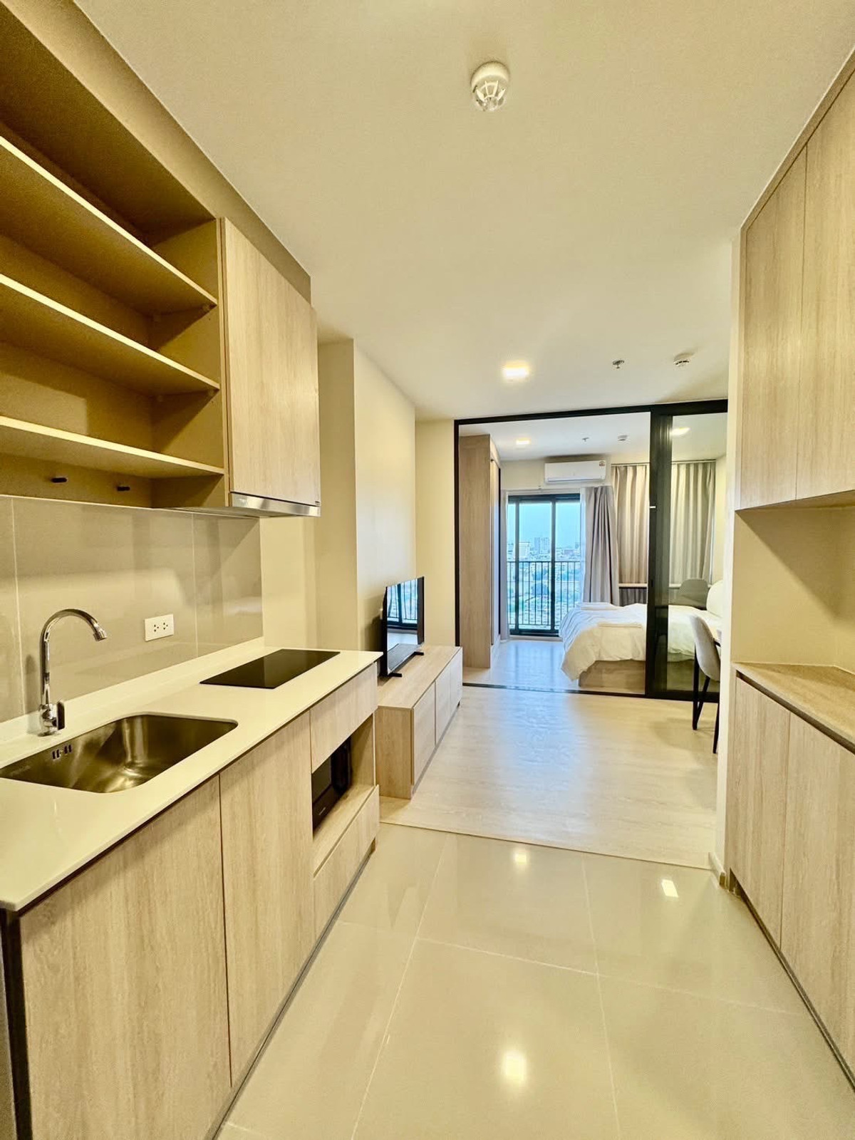 For RentCondoWongwianyai, Charoennakor : ✅ Large unit – Best rental price in the project ✅ FLO by Sansiri (near BTS Khlong San)