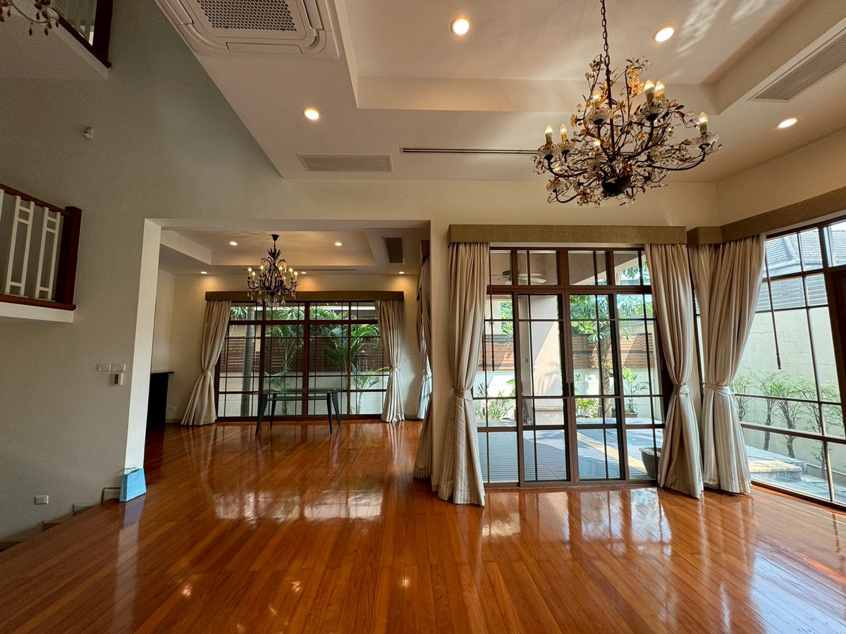 For RentHouseSukhumvit, Asoke, Thonglor : Corner detached house In the luxury project Ekkamai - Phra Khanong ** NO CO-AGENT **