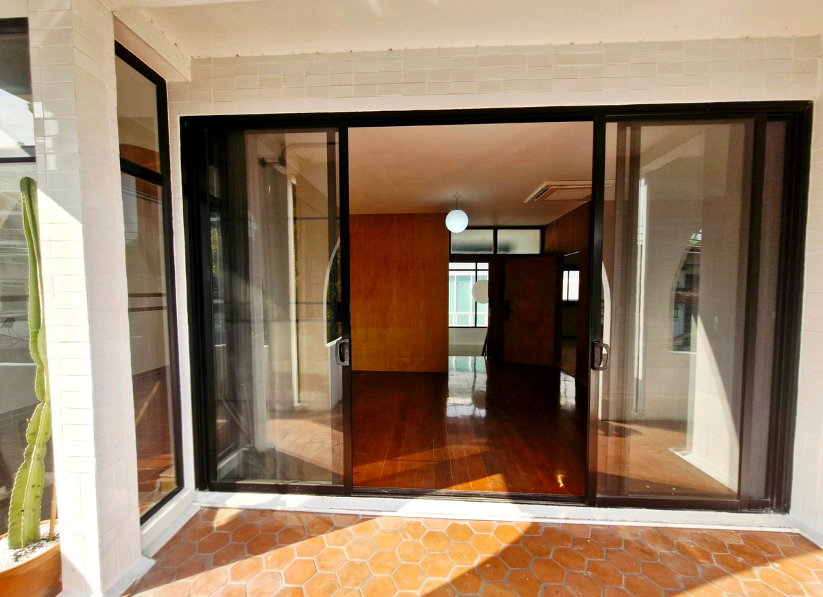 ให้เช่าทาวน์โฮมสุขุมวิท อโศก ทองหล่อ : (For Rent🔥) Commercial Townhome in Soi Ekkamai 12 | 250 SQM | Ideal for Home Office, Cafe, Spa, or Airbnb | Pet & Business Friendly 🐶🐱