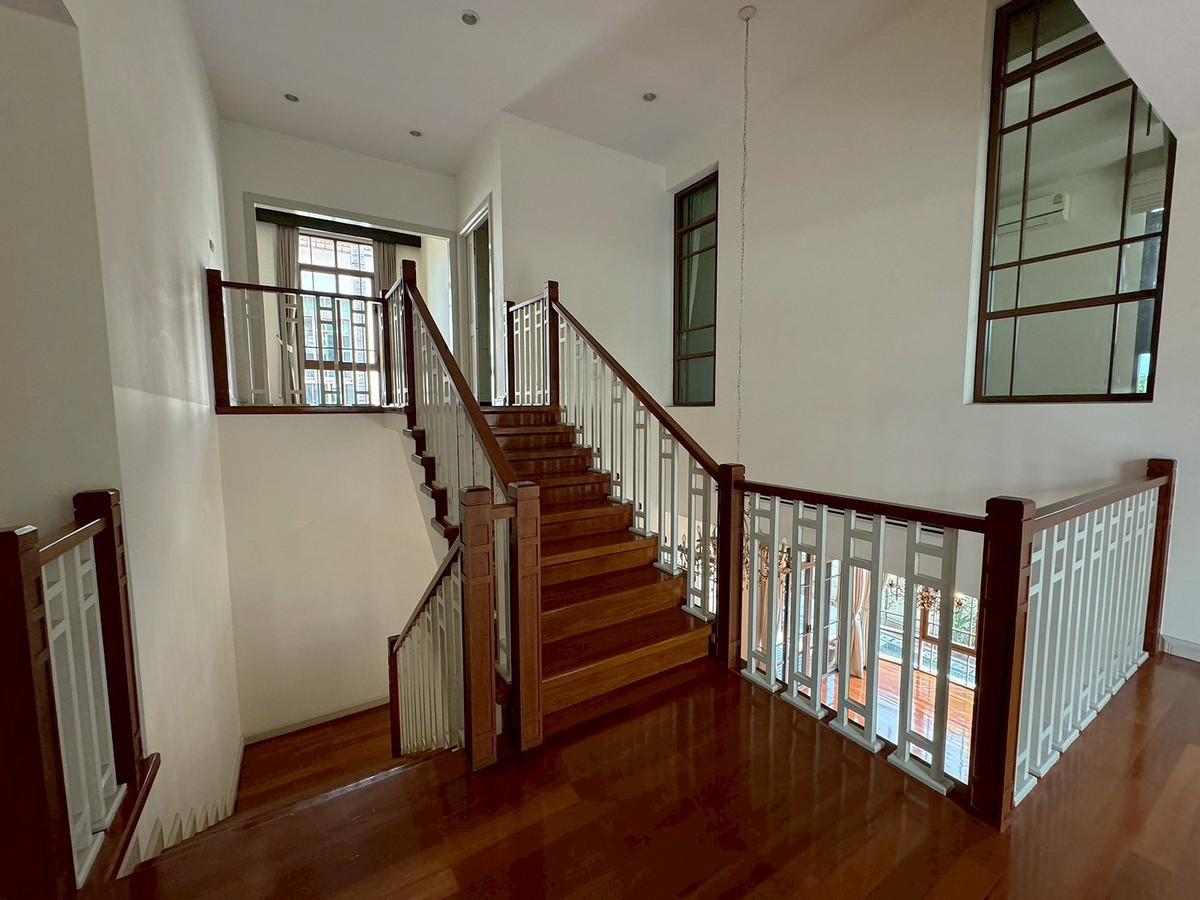 For RentHouseSukhumvit, Asoke, Thonglor : Corner detached house In the luxury project Ekkamai - Phra Khanong ** NO CO-AGENT **