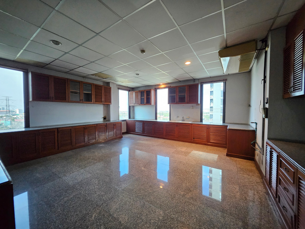 ขายสำนักงานบางซื่อ วงศ์สว่าง เตาปูน : ขายอาคารสำนักงาน 13 ชั้น ถนนวงศ์สว่าง บางซื่อ กรุงเทพฯ พื้นที่ใช้สอย 4,000 ตร.ม. ตรงข้ามบิ๊กซี วงศ์สว่าง ราคา 270,000,000 บาท