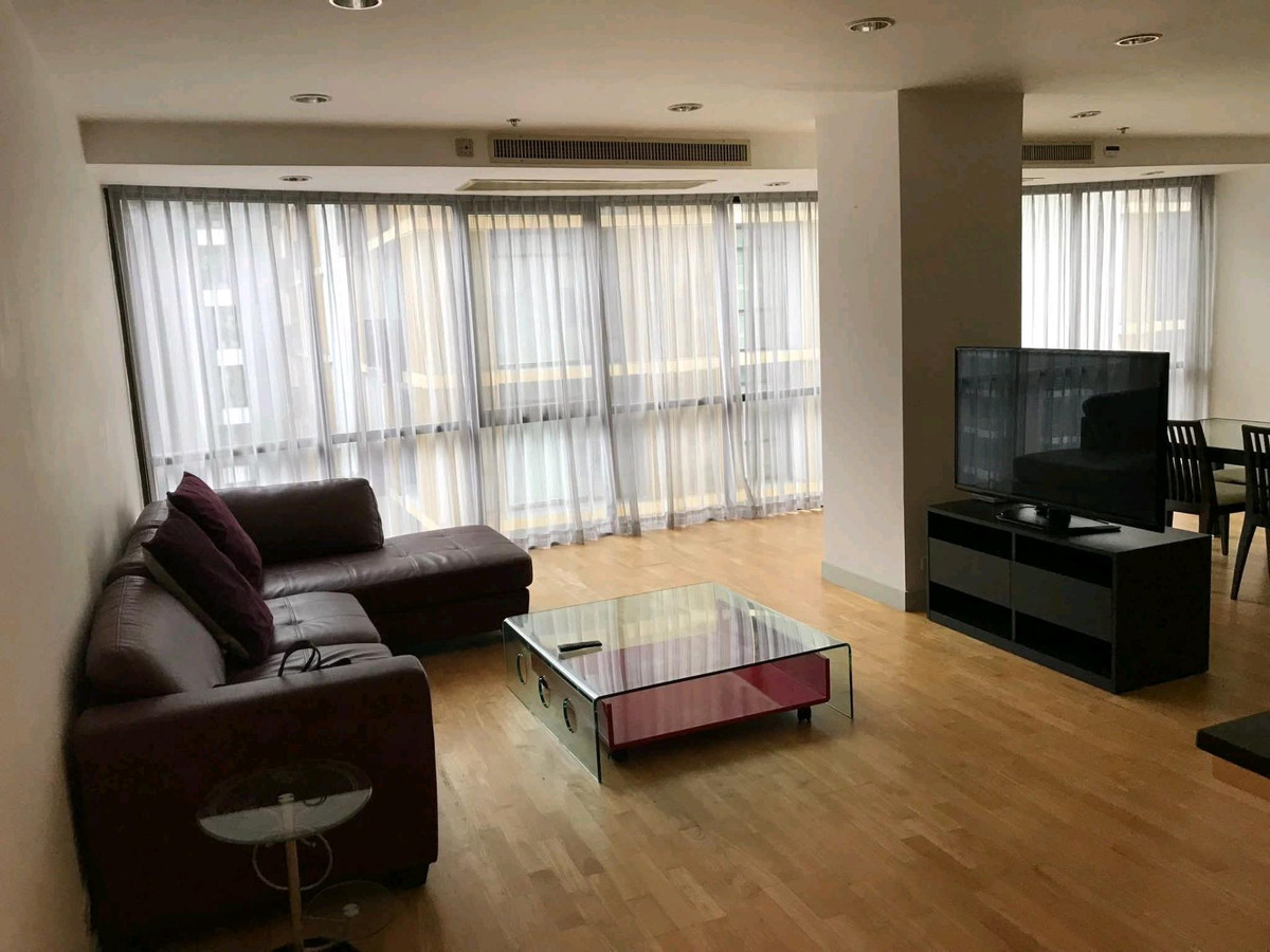 For RentCondoWitthayu, Chidlom, Langsuan, Ploenchit : ✨ Large room, Rare Item, in the heart of Ratchadamri, wide area 146 sq m. Suitable for families or executives who want privacy, near the mall, near the BTS, extremely convenient travel ✨