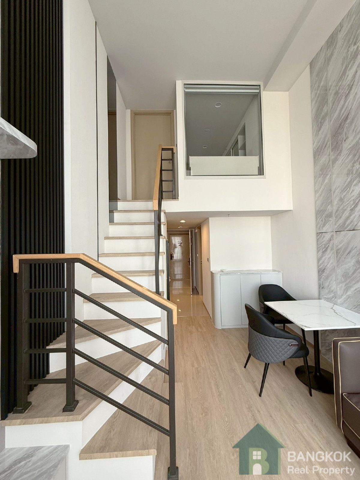 ให้เช่าคอนโดสยาม จุฬา สามย่าน : คัลเจอร์ ชูลา | ดูเพล็กซ์สไตล์ลอฟท์ใหม่เอี่ยม 1 ห้องนอน เดิน 5 นาทีถึงสถานีรถไฟฟ้าสามย่าน