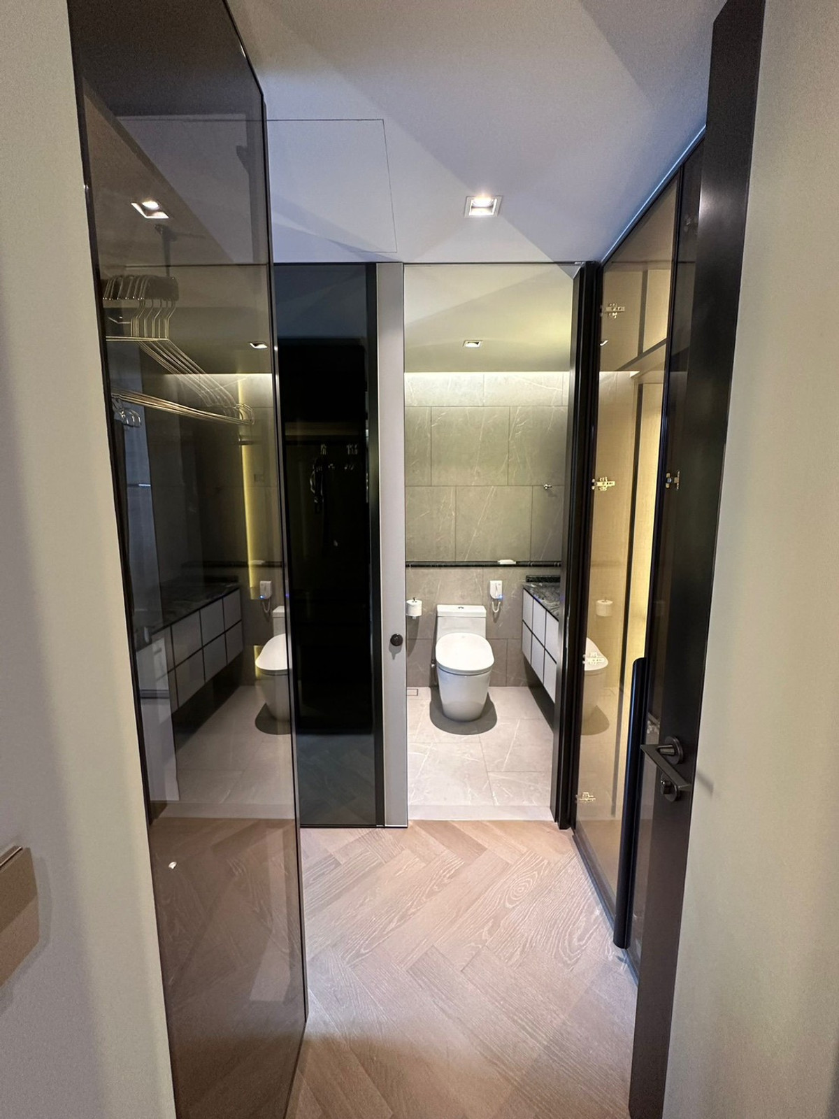 ให้เช่าคอนโดสุขุมวิท อโศก ทองหล่อ : ว่างพร้อมเช่า เดอะ รีเซิร์ฟ ไฮด์ อเวย์  2 ห้องนอน 2 ห้องน้ำ เฟอร์นิเจอร์ครบพร้อมเข้าอยู่ 