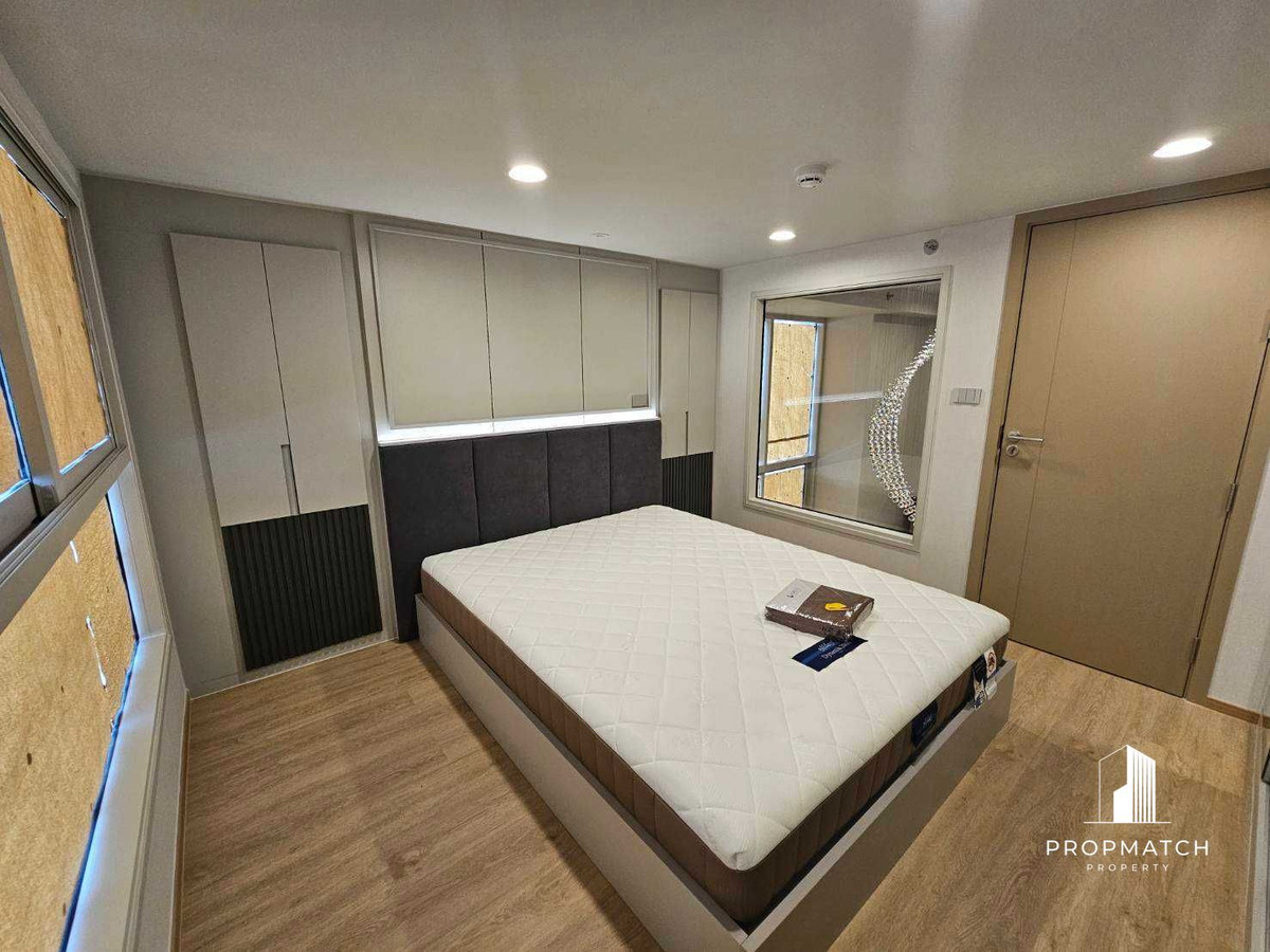 For RentCondoSiam Paragon ,Chulalongkorn,Samyan : New building, brand new room, CULTURE Chula, Duplex type, 2 bedrooms, 1 bathroom, rent only 60,000, large room 58 sqm. If interested, make an appointment to view at 064-6696546 Minnie, this number can be reached via Line.