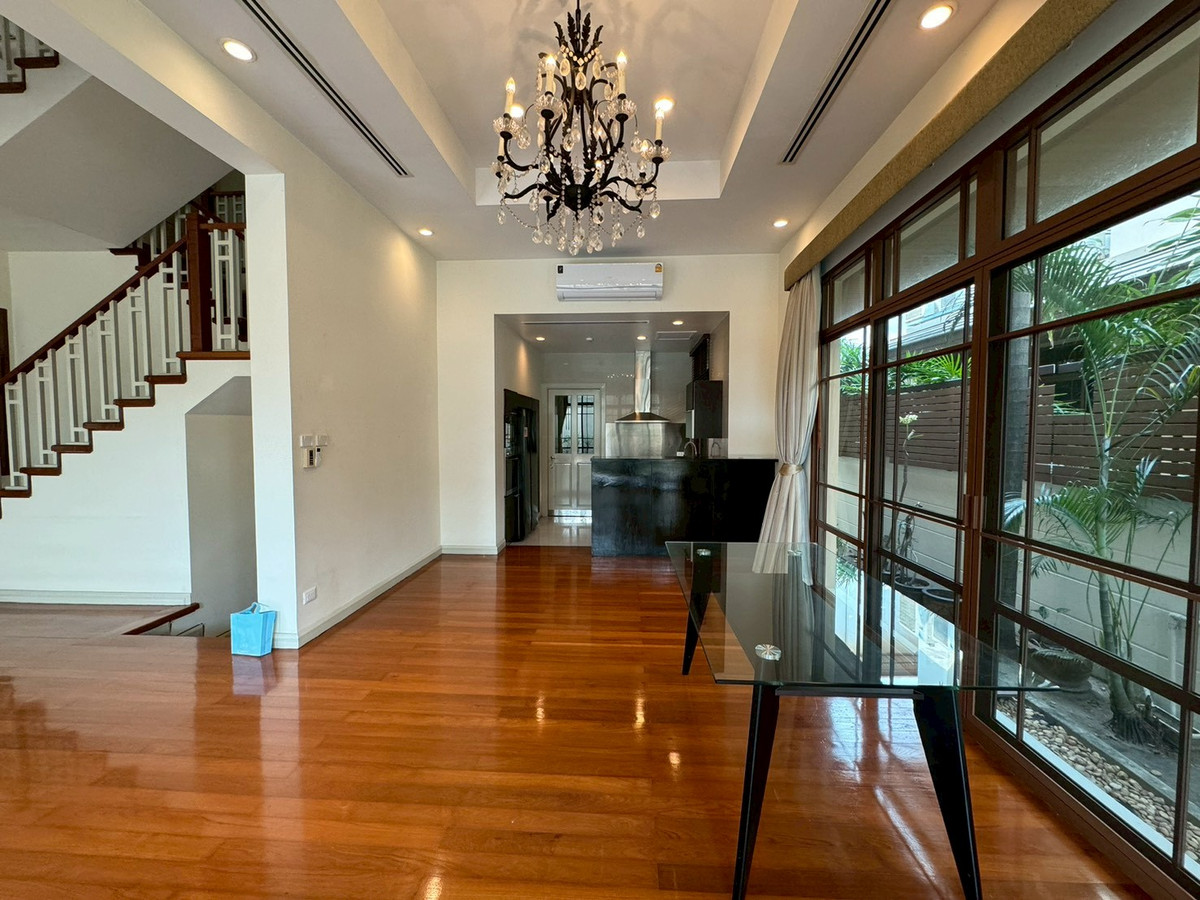 For RentHouseSukhumvit, Asoke, Thonglor : Corner detached house In the luxury project Ekkamai - Phra Khanong ** NO CO-AGENT **