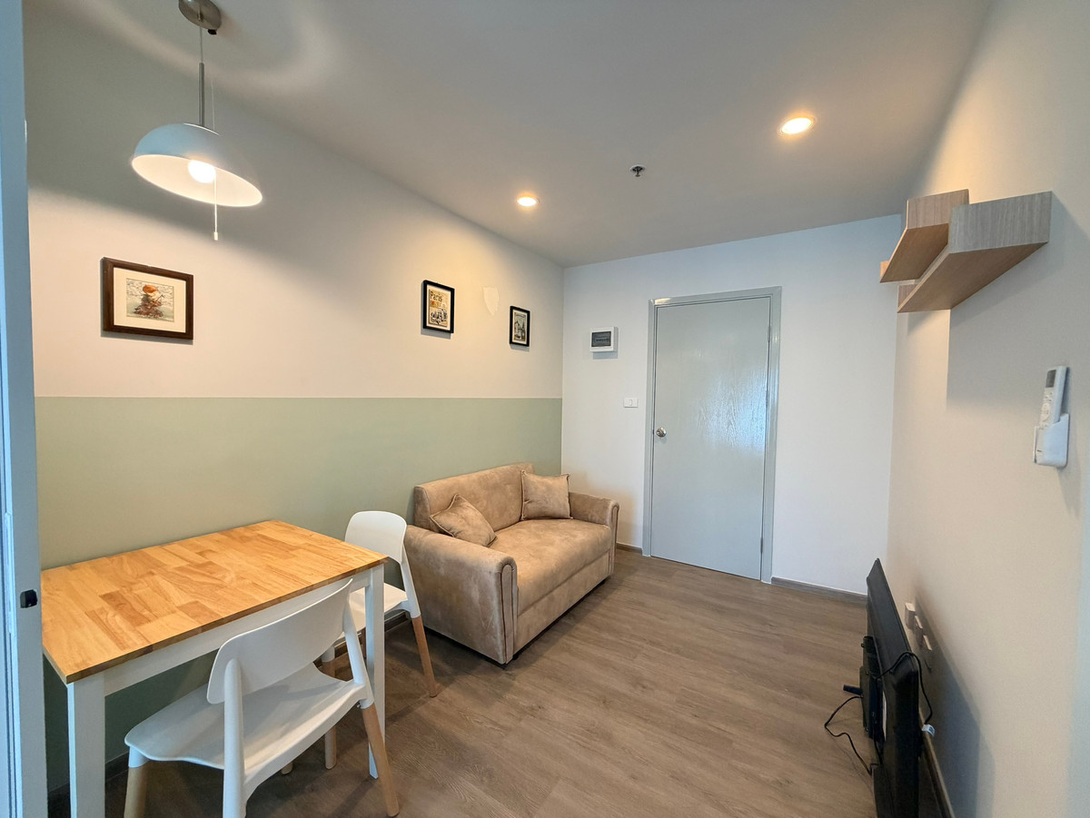 For RentCondoThaphra, Talat Phlu, Wutthakat : [For rent] Condo near BTS Wutthakat, only 180m. | Regent Home Wutthakat | Near leading shopping centers and Siam University.