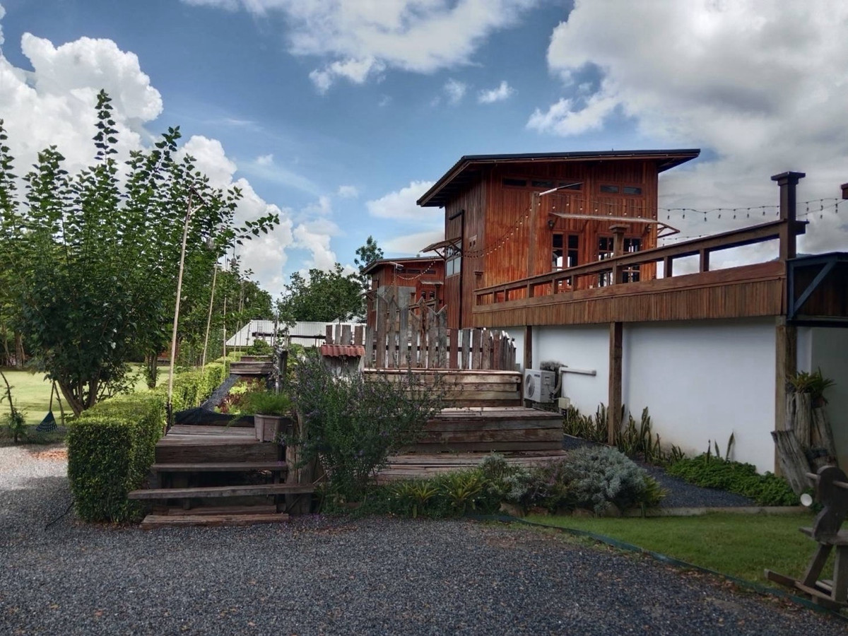 ขายบ้านปากช่อง เขาใหญ่ : ขายพูลวิลล่าเขาใหญ่ หมูสี วิวภูเขา บนที่ดิน 1,942 ตร.ว มี 2 หลัง พร้อมสิ่งปลูกสร้าง เหมาะอยู่อาศัยหรือทำธุรกิจ
