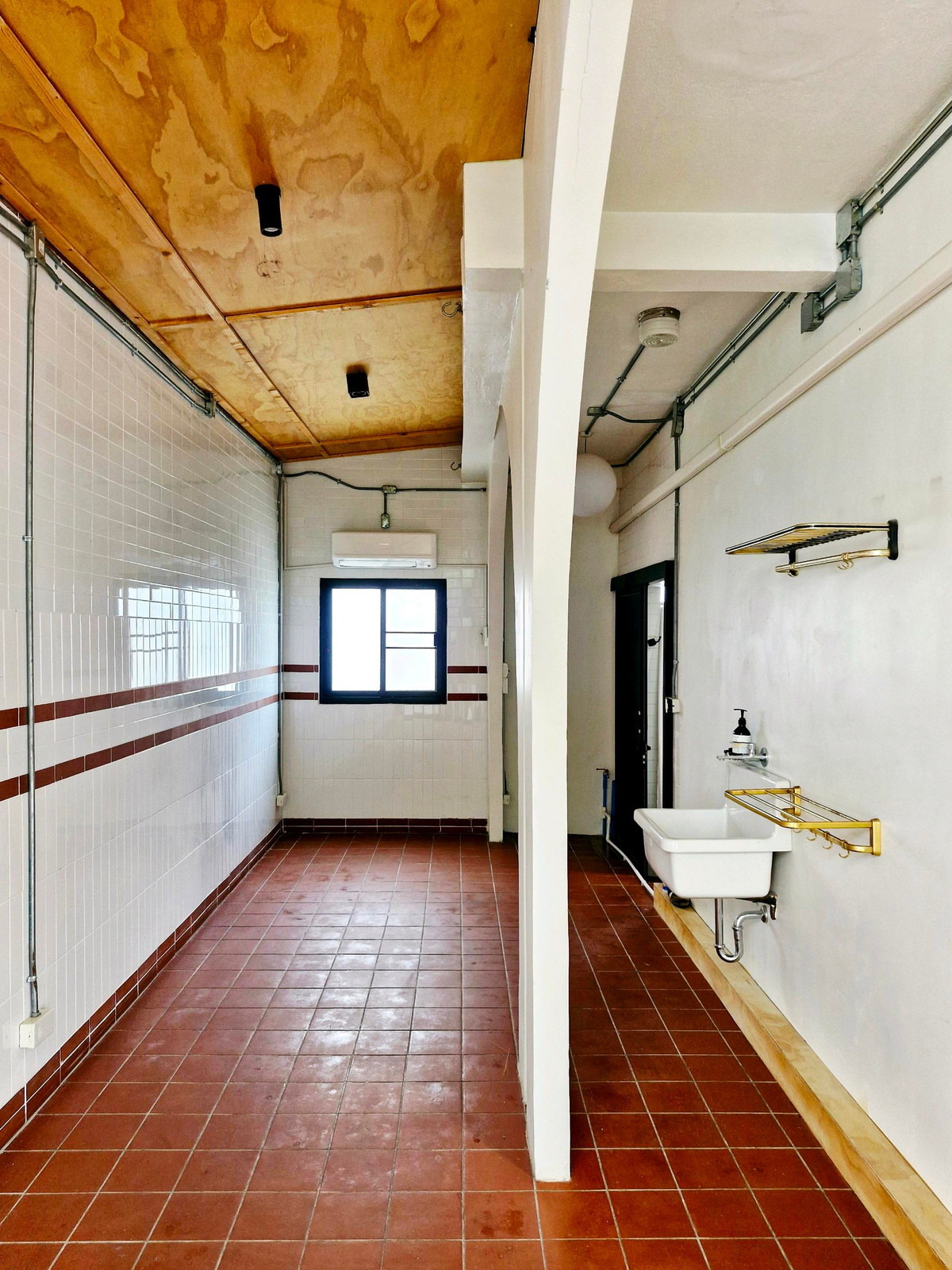 ให้เช่าทาวน์โฮมสุขุมวิท อโศก ทองหล่อ : (For Rent🔥) Commercial Townhome in Soi Ekkamai 12 | 250 SQM | Ideal for Home Office, Cafe, Spa, or Airbnb | Pet & Business Friendly 🐶🐱