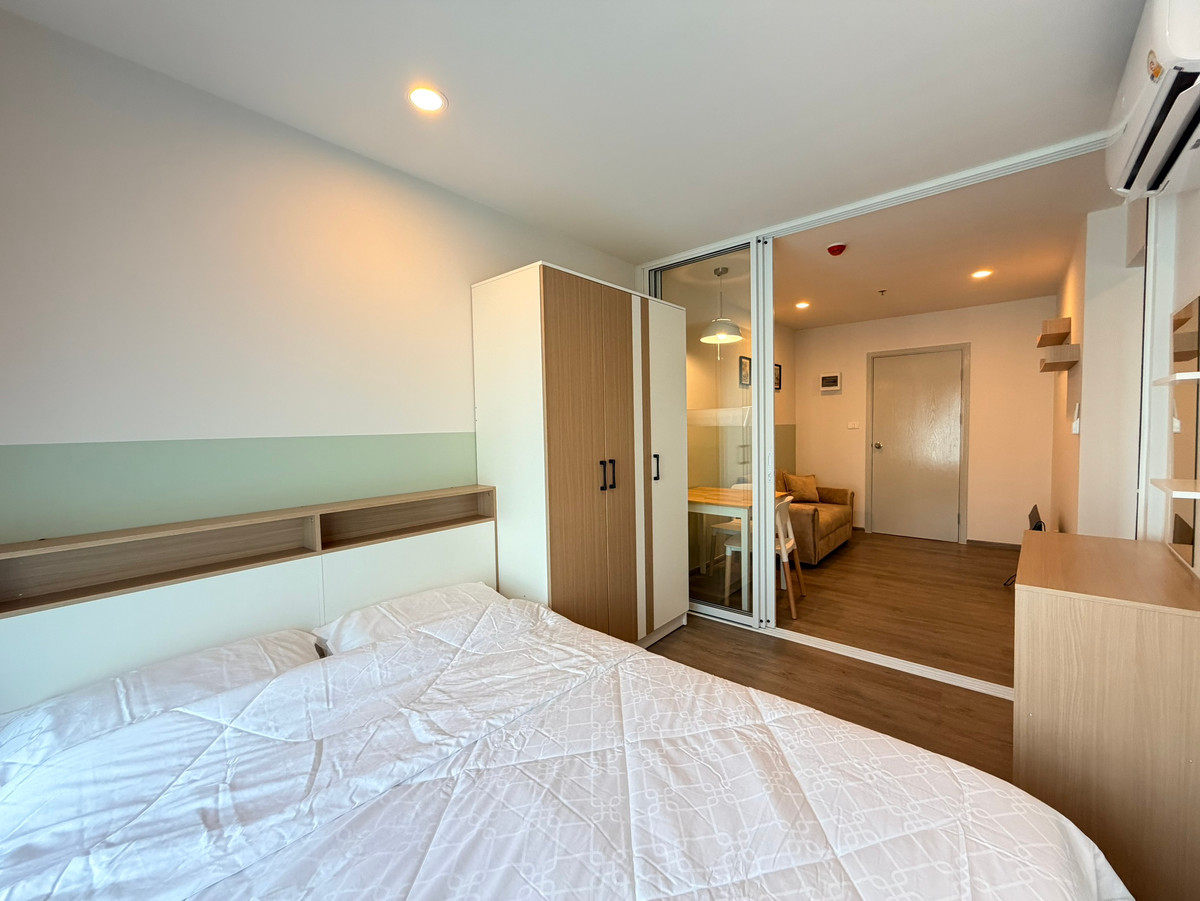 For RentCondoThaphra, Talat Phlu, Wutthakat : [For rent] Condo near BTS Wutthakat, only 180m. | Regent Home Wutthakat | Near leading shopping centers and Siam University.