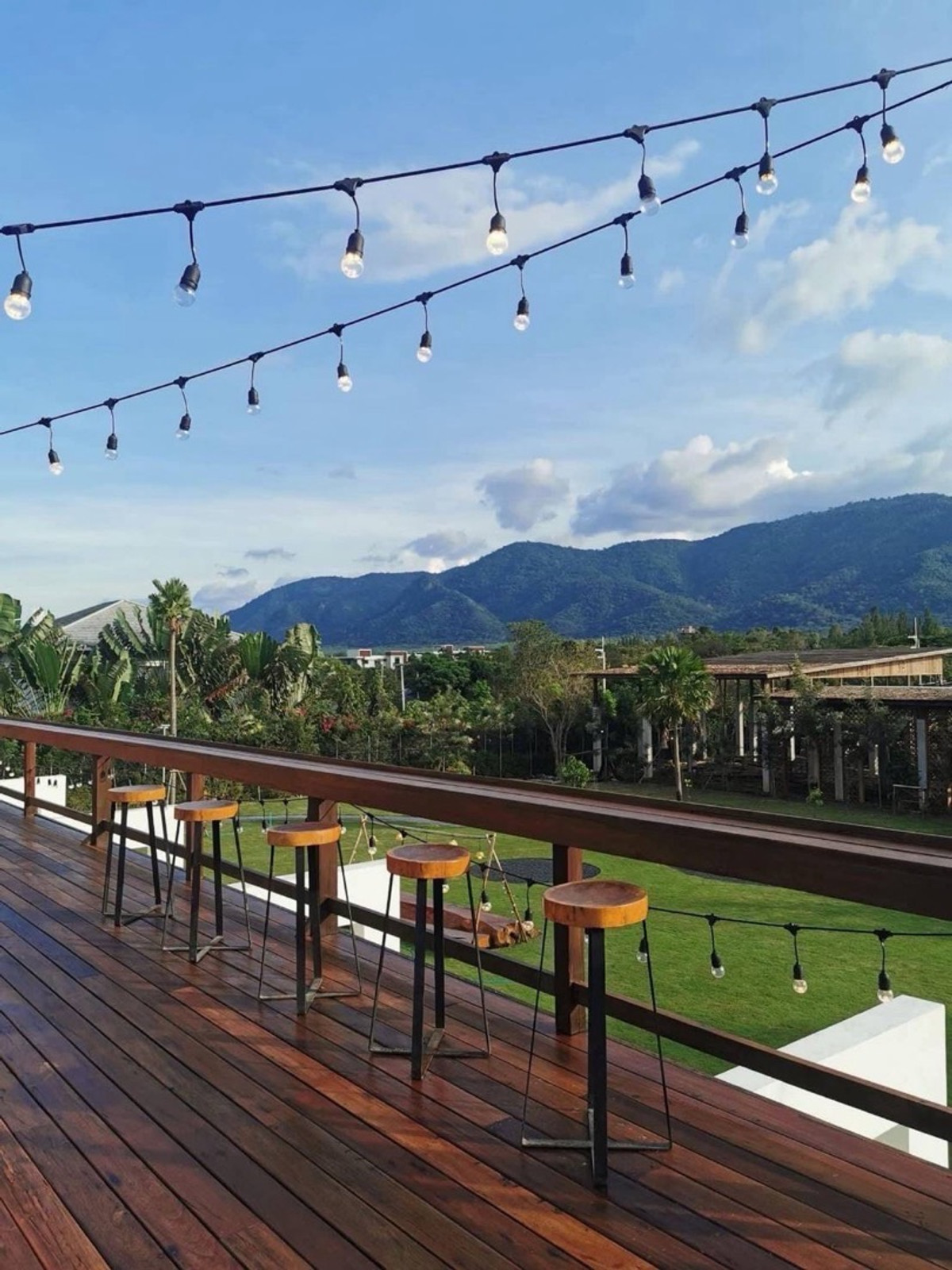 ขายบ้านปากช่อง เขาใหญ่ : ขายพูลวิลล่าเขาใหญ่ หมูสี วิวภูเขา บนที่ดิน 1,942 ตร.ว มี 2 หลัง พร้อมสิ่งปลูกสร้าง เหมาะอยู่อาศัยหรือทำธุรกิจ
