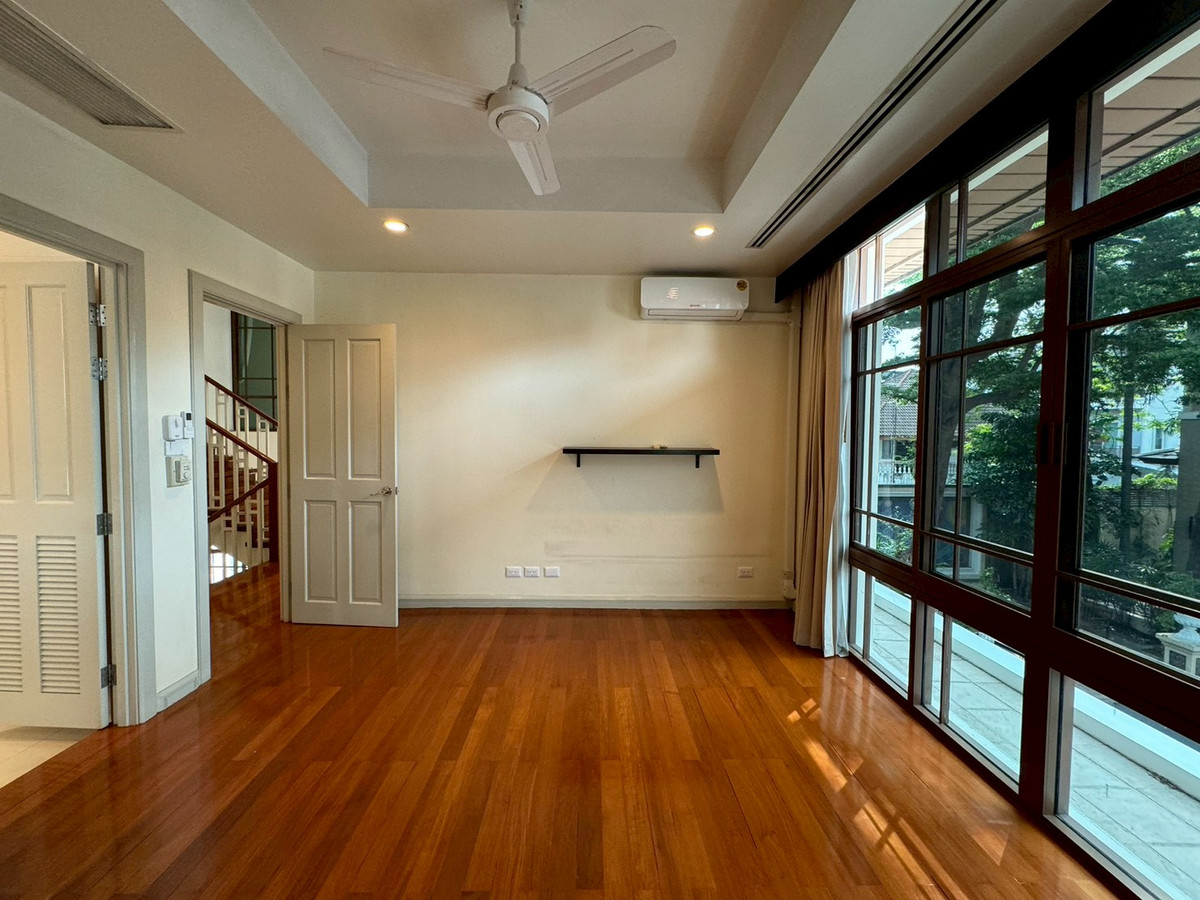 For RentHouseSukhumvit, Asoke, Thonglor : Corner detached house In the luxury project Ekkamai - Phra Khanong ** NO CO-AGENT **