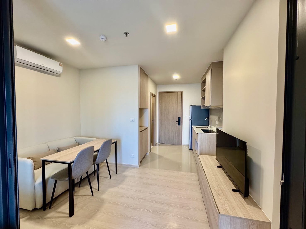 For RentCondoWongwianyai, Charoennakor : ✅ Large unit – Best rental price in the project ✅ FLO by Sansiri (near BTS Khlong San)
