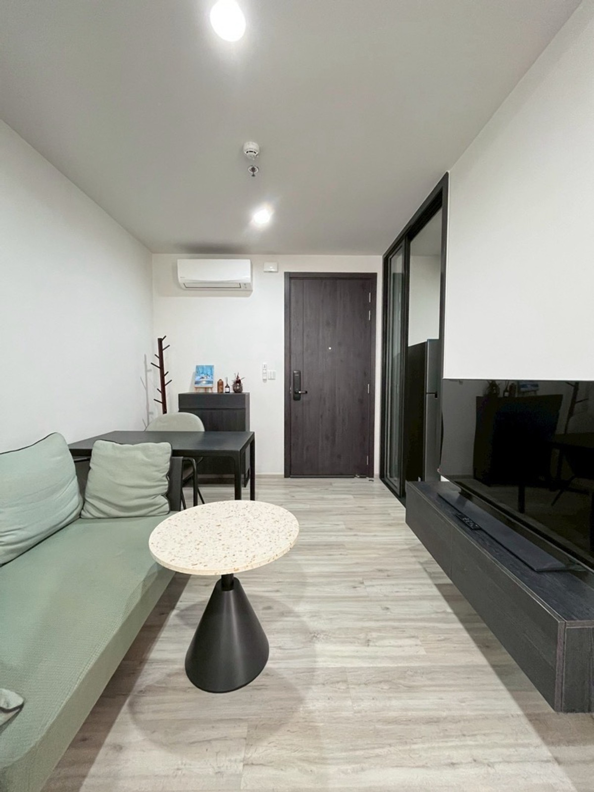 ให้เช่าคอนโดรัชดา ห้วยขวาง : ⭐️XT HUAYKWANG ⭐️For-Rent 
35sq.m 17K Pls call 084-9792464