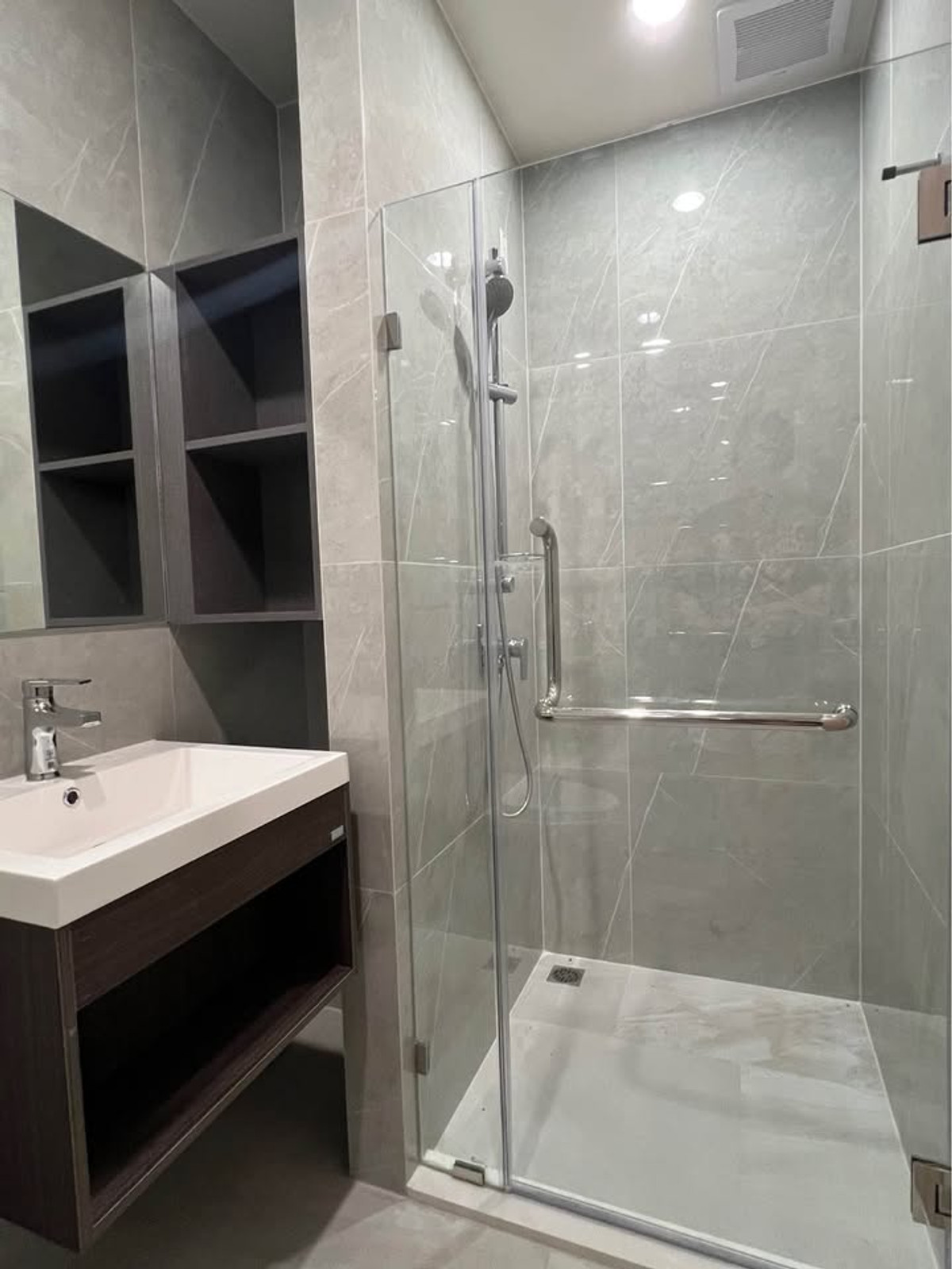 ให้เช่าคอนโดพระราม 9 เพชรบุรีตัดใหม่ RCA : PFD-08043 ให้เช่า Nue District R9 1 นอน 30 ตรม. ชั้น 9 ใกล้ MRT พระราม 9