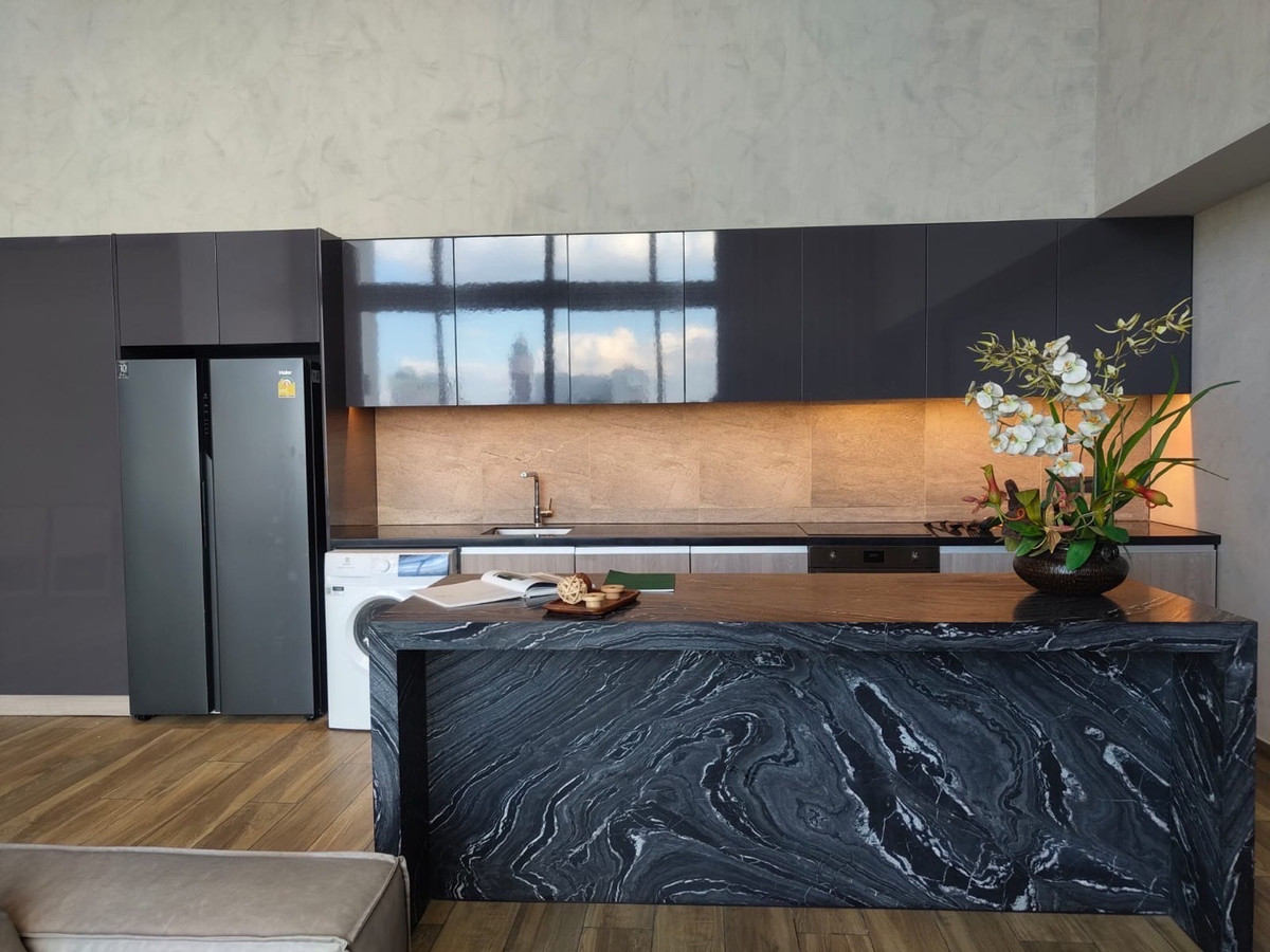 ขายคอนโดสุขุมวิท อโศก ทองหล่อ : ขายเพนท์เฮาส์ดูเพล็กซ์ อโศก ใกล้ BTS Asoke MRT Sukhumvit ขายพร้อมผู้เช่า รายได้ 140,000 บาท/เดือน ถึงปี 2027