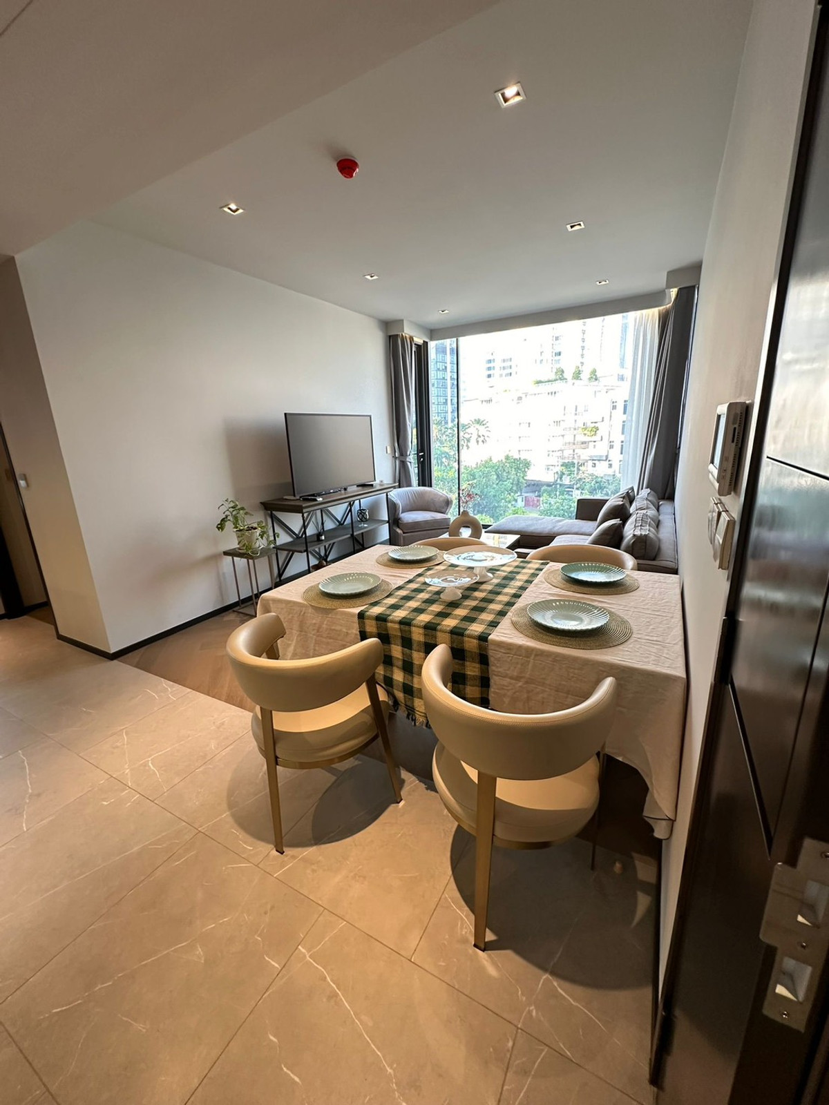 ให้เช่าคอนโดสุขุมวิท อโศก ทองหล่อ : ว่างพร้อมเช่า เดอะ รีเซิร์ฟ ไฮด์ อเวย์  2 ห้องนอน 2 ห้องน้ำ เฟอร์นิเจอร์ครบพร้อมเข้าอยู่ 