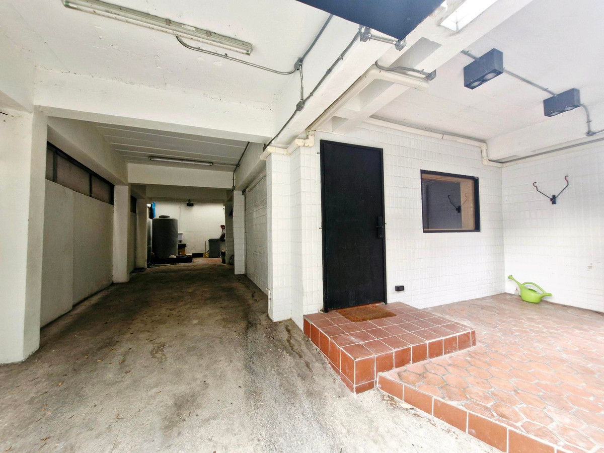 ให้เช่าทาวน์โฮมสุขุมวิท อโศก ทองหล่อ : (For Rent🔥) Commercial Townhome in Soi Ekkamai 12 | 250 SQM | Ideal for Home Office, Cafe, Spa, or Airbnb | Pet & Business Friendly 🐶🐱