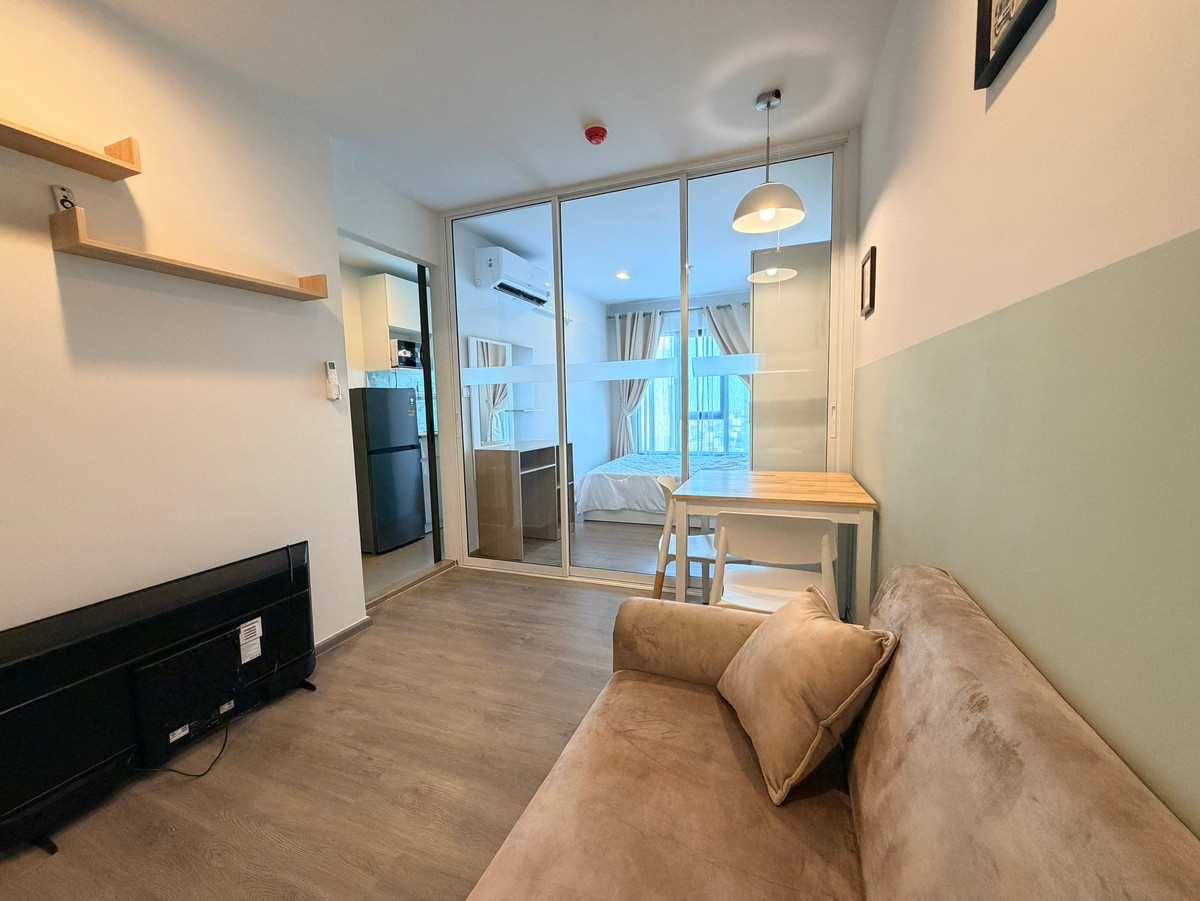 For RentCondoThaphra, Talat Phlu, Wutthakat : [For rent] Condo near BTS Wutthakat, only 180m. | Regent Home Wutthakat | Near leading shopping centers and Siam University.