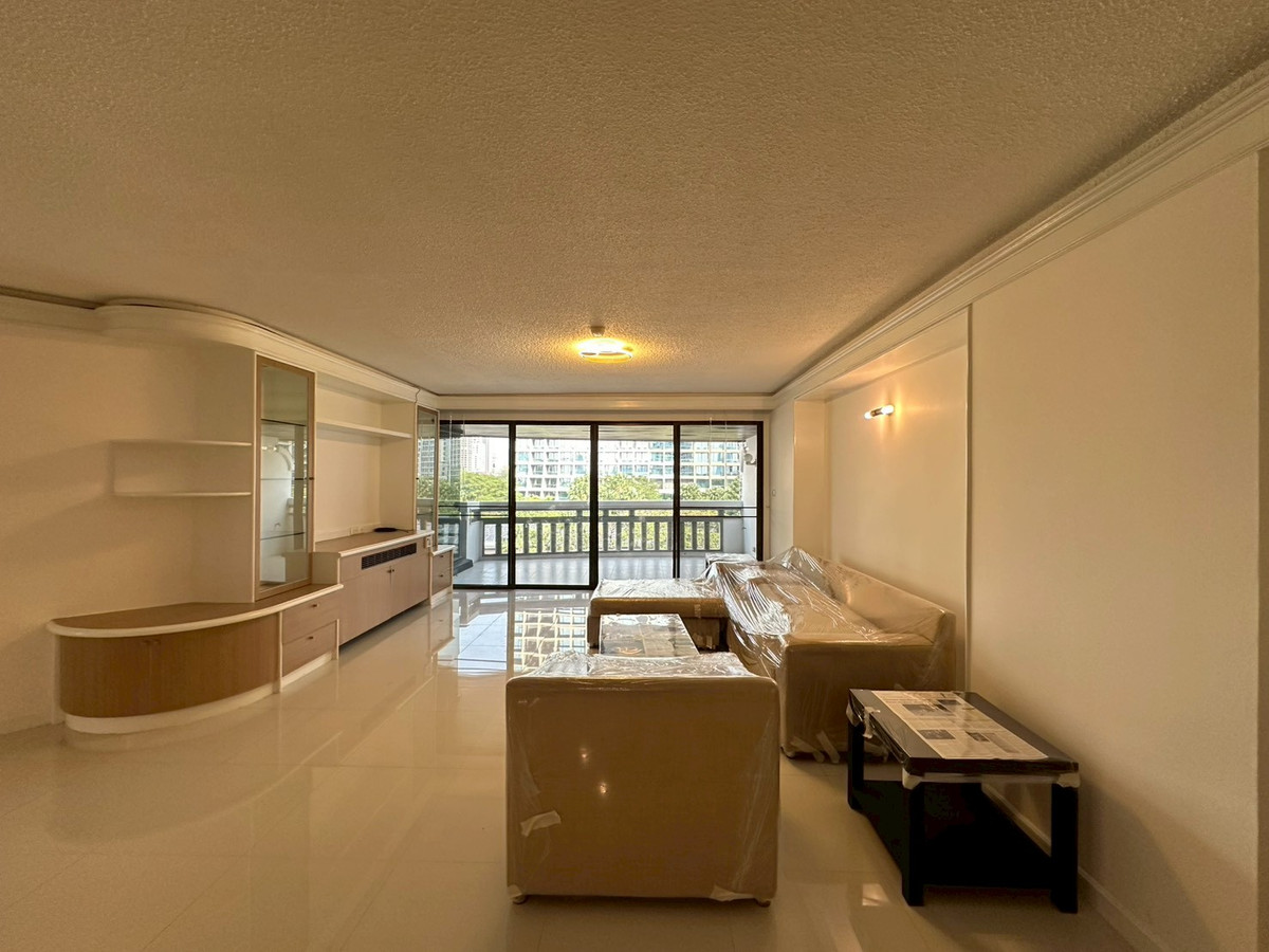 ให้เช่าคอนโดวิทยุ ชิดลม หลังสวน : ✨🏢ให้เช่าคอนโดย่านหลังสวน 2+1 ห้องนอน ขนาด 200ตรม. ห้องสวน เฟอร์นิเจอร์ครบ ระเบียงกว่าง ใกล้BTSราชดำริ, สวนลุมพินี พร้อมเข้าอยู่ 