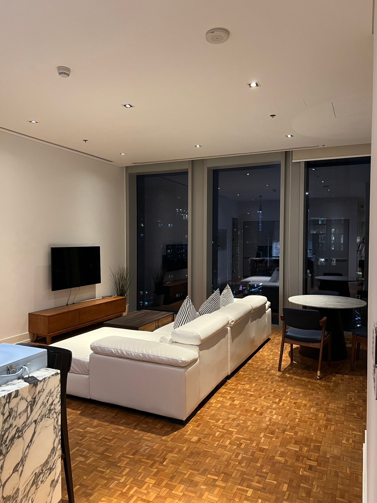 คอนโดสาทร นราธิวาส : 💎 คุ้มค่าที่สุดใน ริทซ์-คาร์ลตัน เรสซิเดนซ์ กรุงเทพฯ – ตอนนี้เลย 🔥 2 ห้องนอน ตกแต่งครบ | เช่า & ขาย | วันนี้ 26 ก.พ. เท่านั้น 🗝️🚀