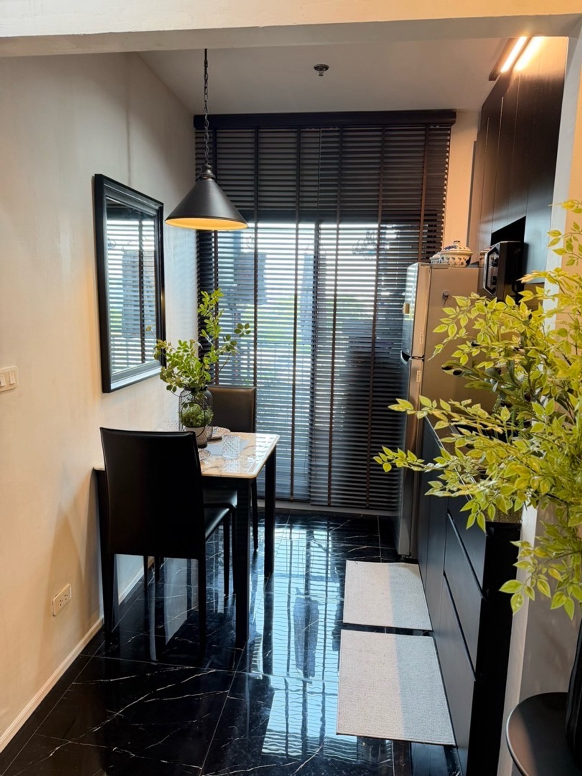 ขายคอนโดพระราม 9 เพชรบุรีตัดใหม่ RCA : ขายด่วน Ideo New Rama 9 ห้องแต่งสวย วิวสระเต็มตา