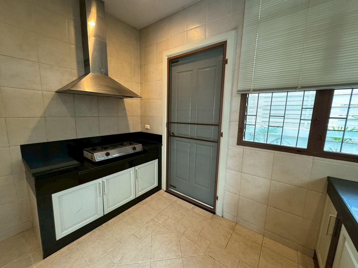 For RentHouseSukhumvit, Asoke, Thonglor : Corner detached house In the luxury project Ekkamai - Phra Khanong ** NO CO-AGENT **