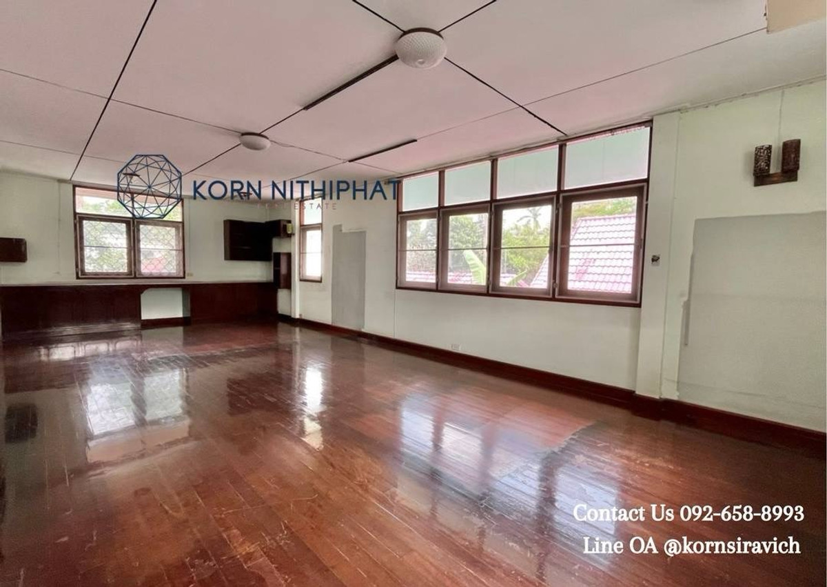 ให้เช่าร้านค้า/ตลาดนัดสุขุมวิท อโศก ทองหล่อ : สำหรับ เช่า บ้านเดี่ยว พร้อมพงษ์ สุขุมวิท เพื่อ ธุรกิจ มีที่จอดรถ | For Rent Stand Alone Single House Phrom Phong - Sukhumvit with Parking lots