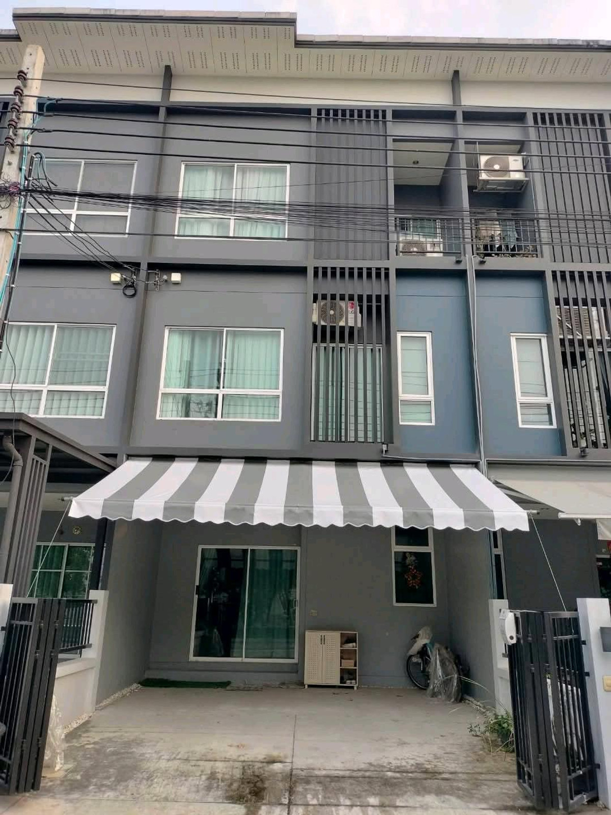 For RentTownhomeLadkrabang, Suwannaphum Airport : Spacious house for rent, 4 bedrooms, 4 bathrooms ✈️ House available, ready to move in, Suvarnabhumi Airport - convenient travel, close to the airport, complete furniture & electrical appliances.