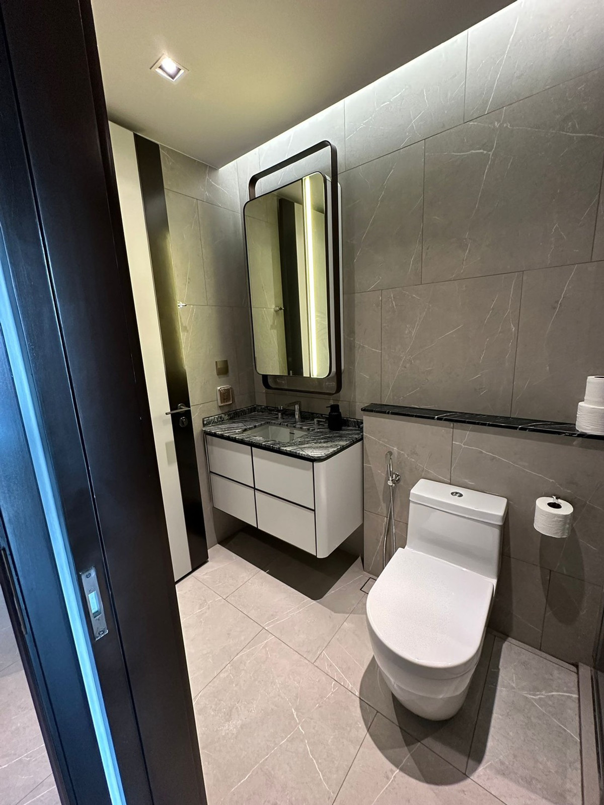 ให้เช่าคอนโดสุขุมวิท อโศก ทองหล่อ : ว่างพร้อมเช่า เดอะ รีเซิร์ฟ ไฮด์ อเวย์  2 ห้องนอน 2 ห้องน้ำ เฟอร์นิเจอร์ครบพร้อมเข้าอยู่ 