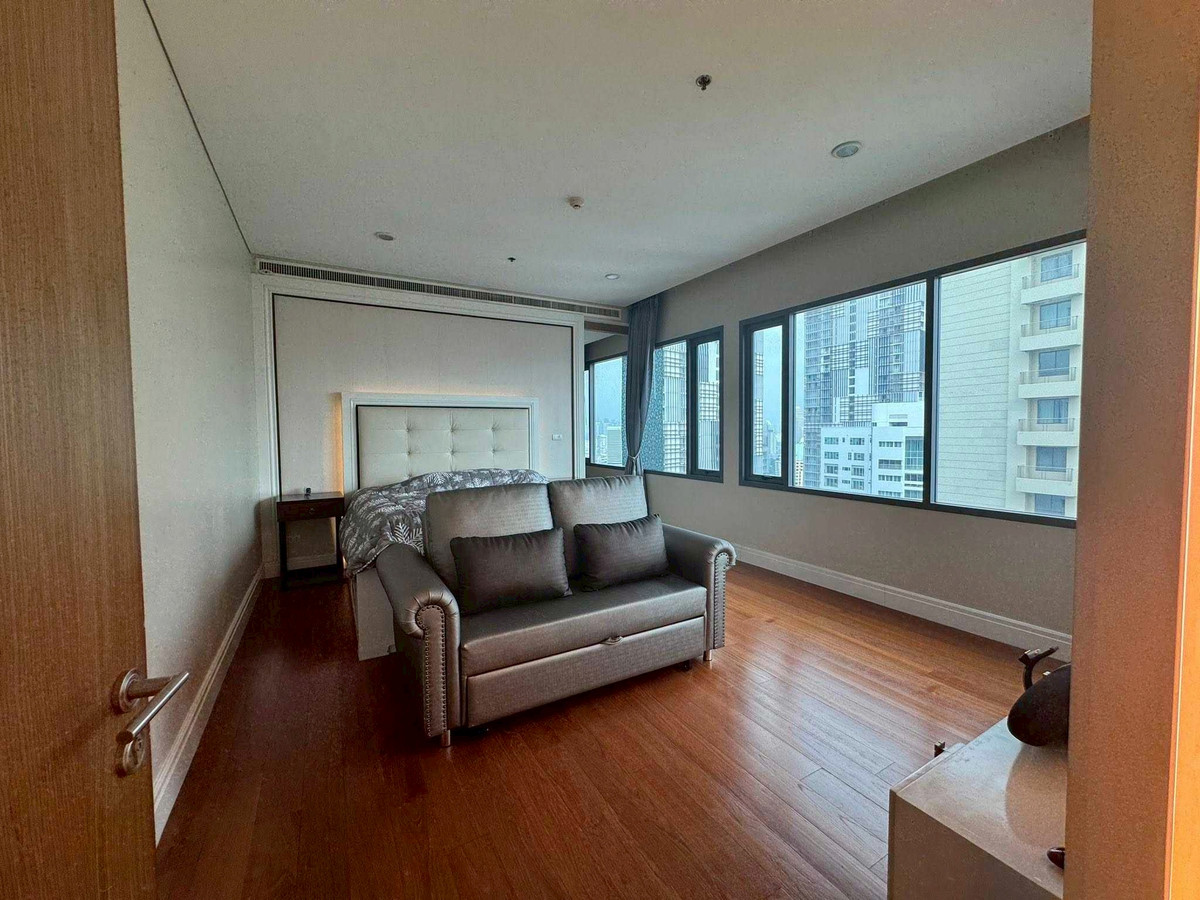 For RentCondoSukhumvit, Asoke, Thonglor : ✨ GT15953 | Condo Bright Sukhumvit 24, convenient travel, near BTS, there is a shuttle, beautiful room, fully furnished. Ready to move in!!