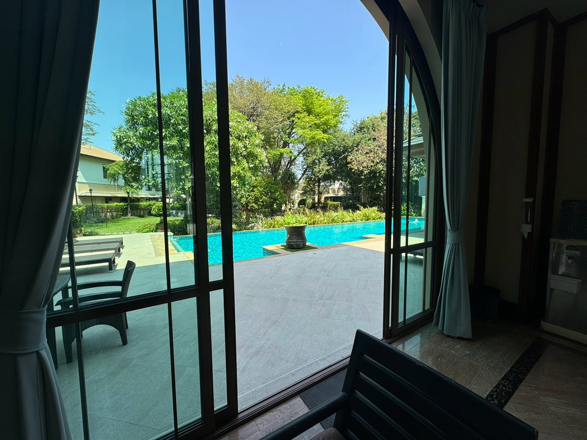 For RentHouseSukhumvit, Asoke, Thonglor : Corner detached house In the luxury project Ekkamai - Phra Khanong ** NO CO-AGENT **