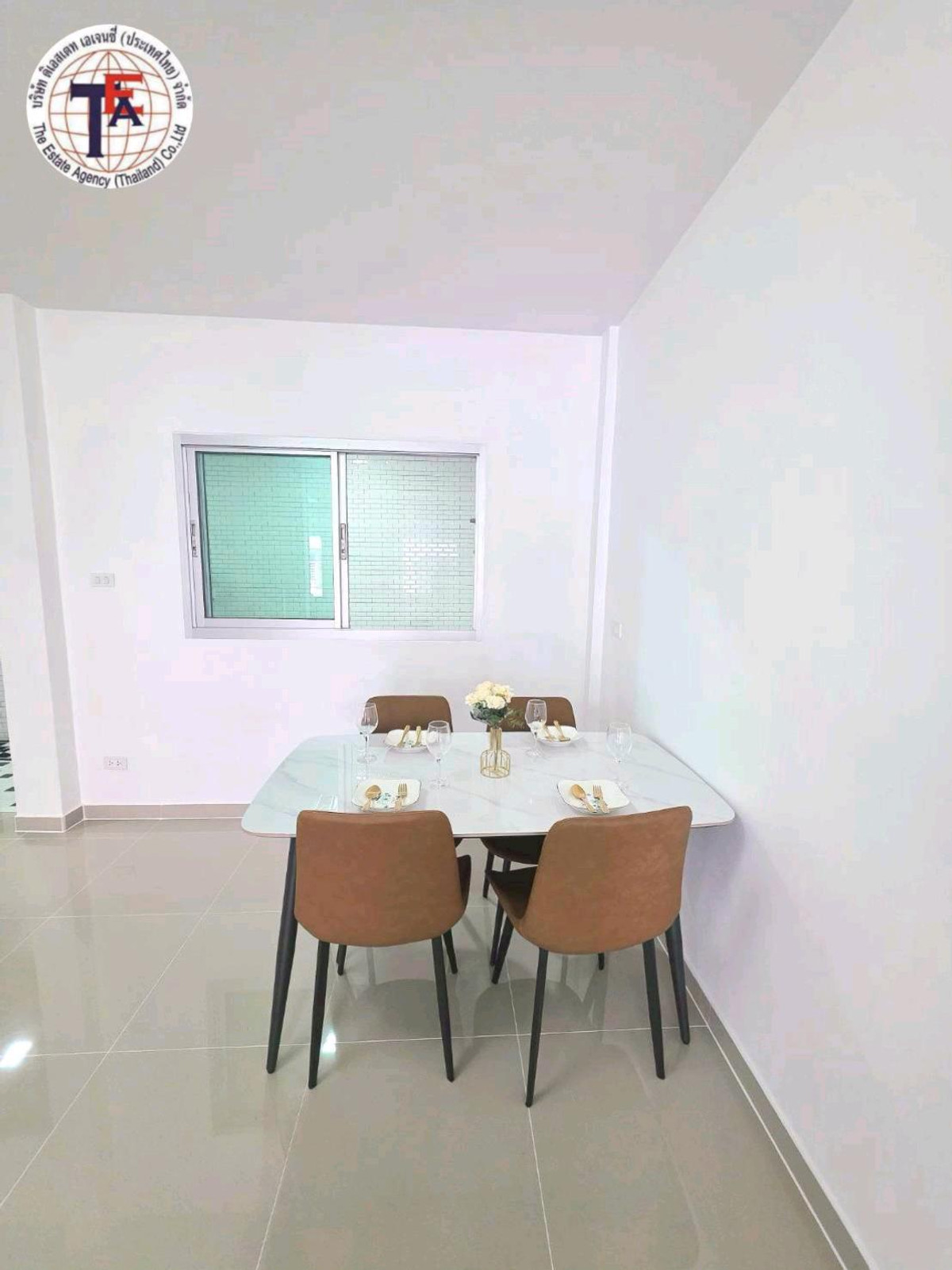 For SaleTownhomeLadkrabang, Suwannaphum Airport : 2-story townhouse for sale, Ratchaphruek Village, Chalong Krung 61, Lat Krabang, Lam Pla Thio, Cherd Chermsin School. Chao Khun Thahan Ladkrabang University of Technology Nopparat Khumklao Hospital, Suvarnabhumi Airport V Market, Chalong Krung Market, Suw