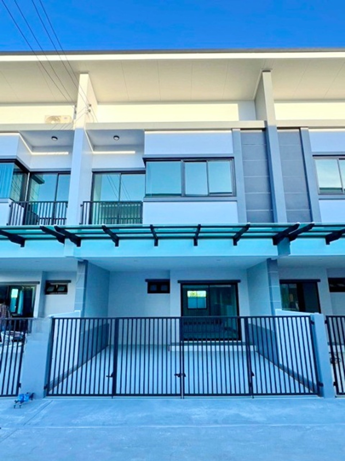 ให้เช่าทาวน์โฮมปทุมธานี รังสิต ธรรมศาสตร์ : ตลาดจัมโบ คลอง3 ทาวน์โฮม 2 ชั้น พร้อมเฟอร์ฯครบ 3 นอน ผู้ใช้คนแรก บงกช ธรรมกาย รังสิตคลอง2 1.7กม. 2 น้ำ ม.ธรรมศาสตร์ 20ตร.ว. ตลาดไท 3กม.