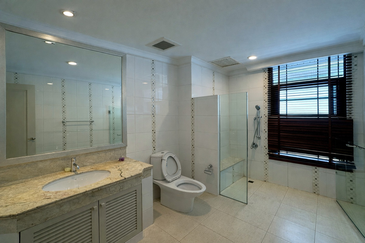 For RentHouseSukhumvit, Asoke, Thonglor : Corner detached house In the luxury project Ekkamai - Phra Khanong ** NO CO-AGENT **