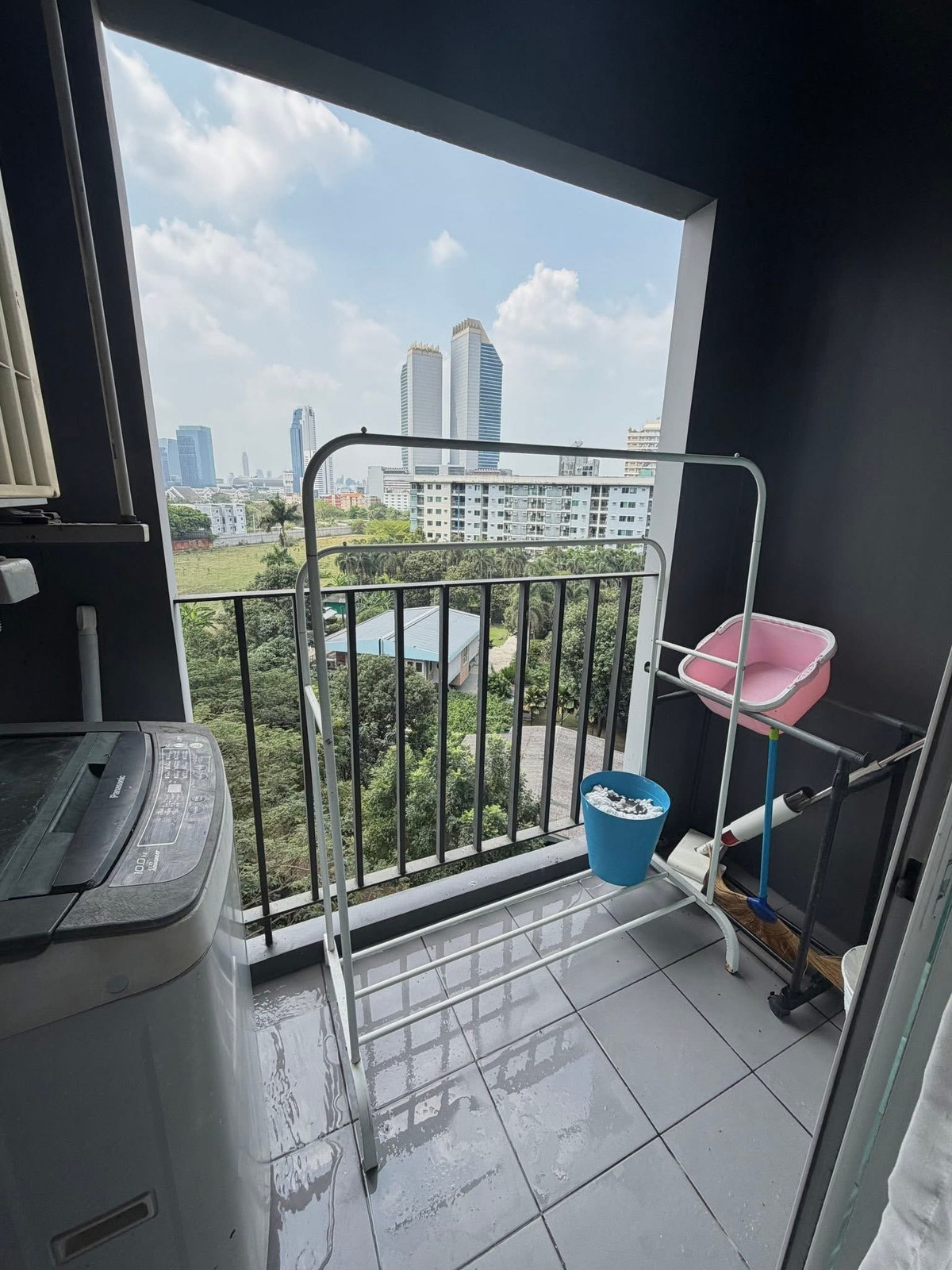 For RentCondoRatchadapisek, Huaikwang, Suttisan : For rent 📍 Chapter One Eco Ratchada - Huai Khwang 📍 Fully furnished with appliances. Near MRT Huai Khwang.