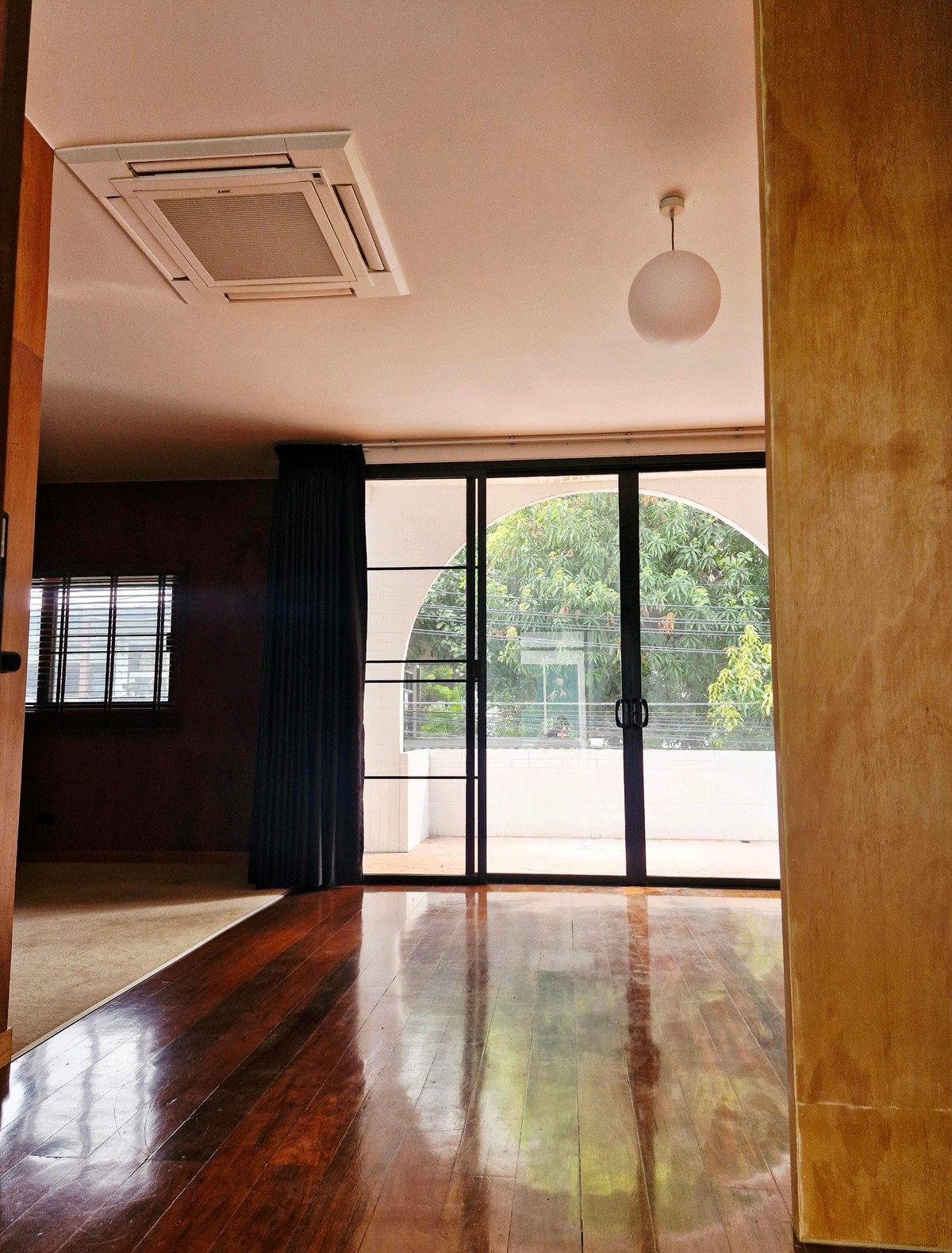 ให้เช่าทาวน์โฮมสุขุมวิท อโศก ทองหล่อ : (For Rent🔥) Commercial Townhome in Soi Ekkamai 12 | 250 SQM | Ideal for Home Office, Cafe, Spa, or Airbnb | Pet & Business Friendly 🐶🐱