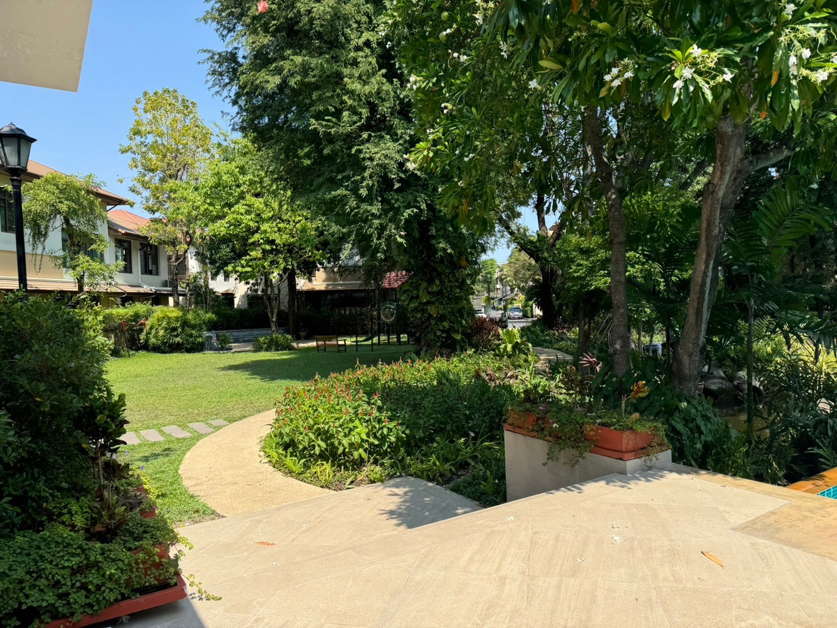 For RentHouseSukhumvit, Asoke, Thonglor : Corner detached house In the luxury project Ekkamai - Phra Khanong ** NO CO-AGENT **