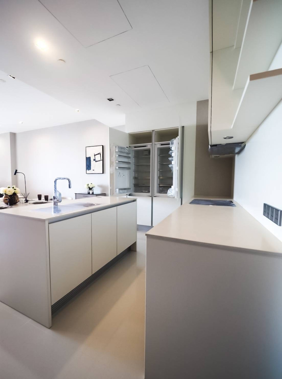 For RentCondoNana, North Nana,Sukhumvit13, Soi Nana : Renovated unit 3 beds 3 baths High floor