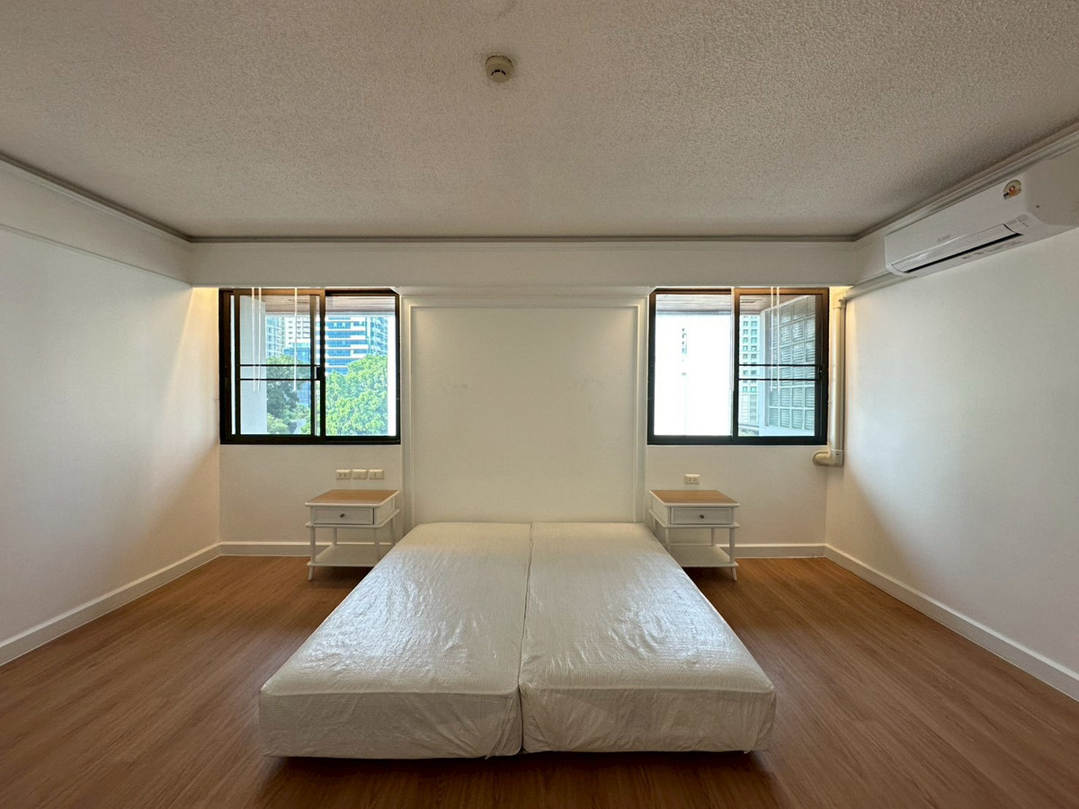 ให้เช่าคอนโดวิทยุ ชิดลม หลังสวน : ✨🏢ให้เช่าคอนโดย่านหลังสวน 2+1 ห้องนอน ขนาด 200ตรม. ห้องสวน เฟอร์นิเจอร์ครบ ระเบียงกว่าง ใกล้BTSราชดำริ, สวนลุมพินี พร้อมเข้าอยู่ 