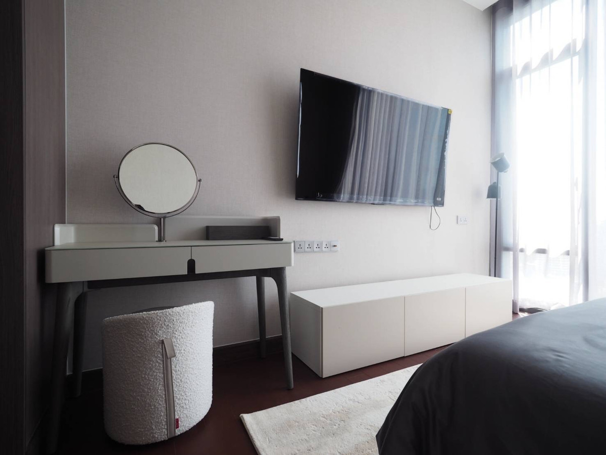 For RentCondoNana, North Nana,Sukhumvit13, Soi Nana : Renovated unit 3 beds 3 baths High floor