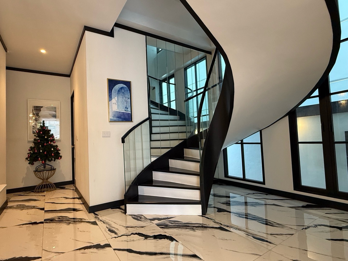 ให้เช่าบ้านอ่อนนุช อุดมสุข : For rent luxury house in Phra khanong!✨ 4 bedroom 5 bathroom 325 sq.m fully furnished near BTS Phra khanong