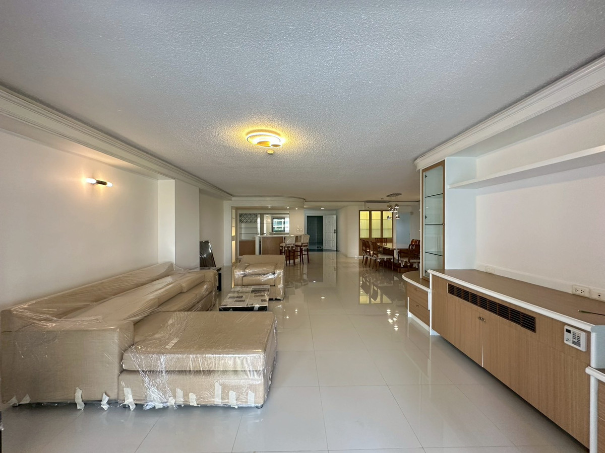 ให้เช่าคอนโดวิทยุ ชิดลม หลังสวน : ✨🏢ให้เช่าคอนโดย่านหลังสวน 2+1 ห้องนอน ขนาด 200ตรม. ห้องสวน เฟอร์นิเจอร์ครบ ระเบียงกว่าง ใกล้BTSราชดำริ, สวนลุมพินี พร้อมเข้าอยู่ 