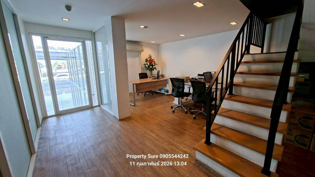 ให้เช่าโชว์รูมปทุมธานี รังสิต ธรรมศาสตร์ : Showroom For rent & Ready to move in ให้เช่าโชว์รูมรถยนต์พร้อมศูนย์บริการขนาดใหญ่ บนเนื้อที่ 2 ไร่   มุมโค้งพาโนราม่าบนทำเลที่ดีที่สุดใจกลางเมืองปทุมธานี โชว์รูมพร้อมดำเนินการได้ทันที มีห้องพ่นสีและซ่อมตัวถัง ศูนย์บริการขนาดใหญ่