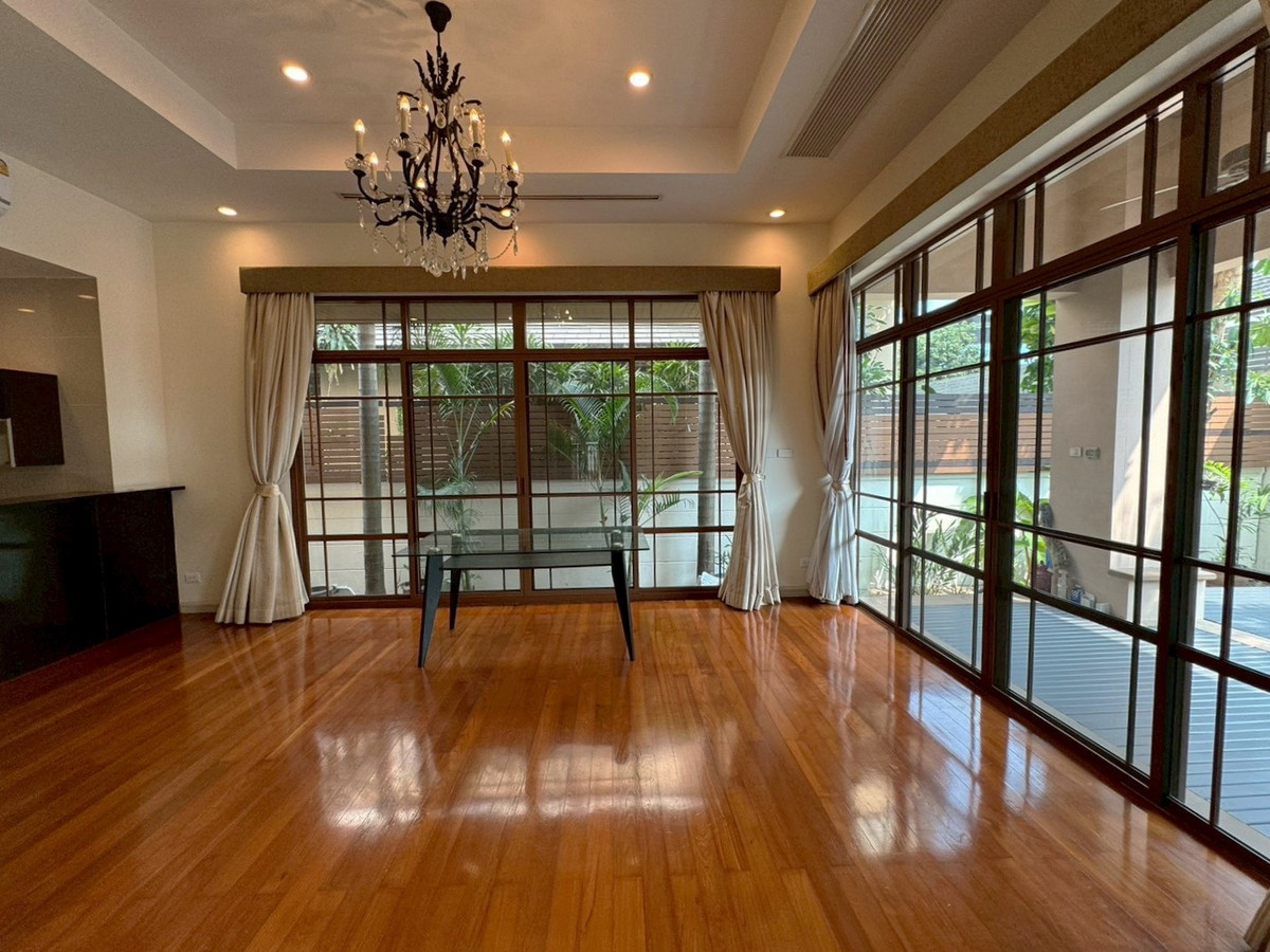 For RentHouseSukhumvit, Asoke, Thonglor : Corner detached house In the luxury project Ekkamai - Phra Khanong ** NO CO-AGENT **