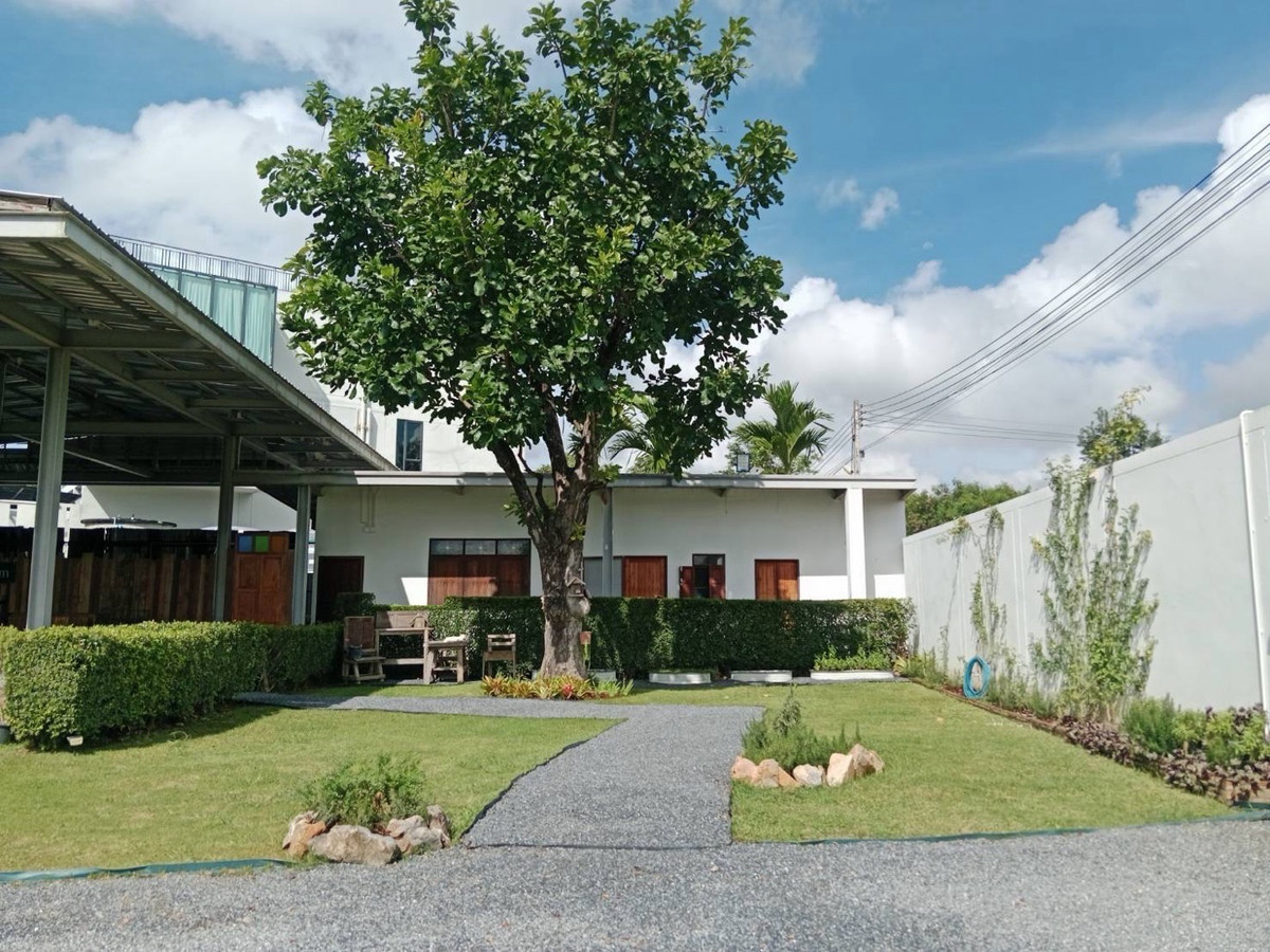 ขายบ้านปากช่อง เขาใหญ่ : ขายพูลวิลล่าเขาใหญ่ หมูสี วิวภูเขา บนที่ดิน 1,942 ตร.ว มี 2 หลัง พร้อมสิ่งปลูกสร้าง เหมาะอยู่อาศัยหรือทำธุรกิจ
