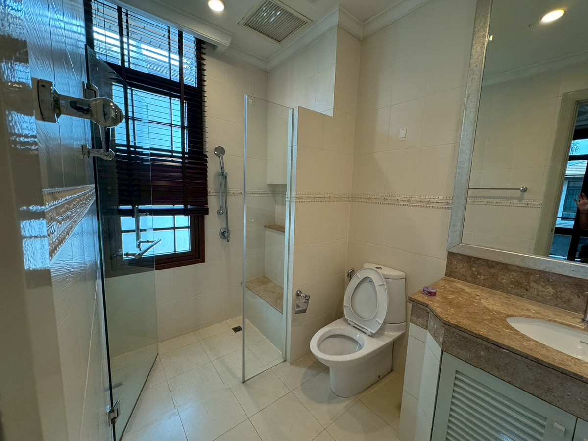 For RentHouseSukhumvit, Asoke, Thonglor : Corner detached house In the luxury project Ekkamai - Phra Khanong ** NO CO-AGENT **