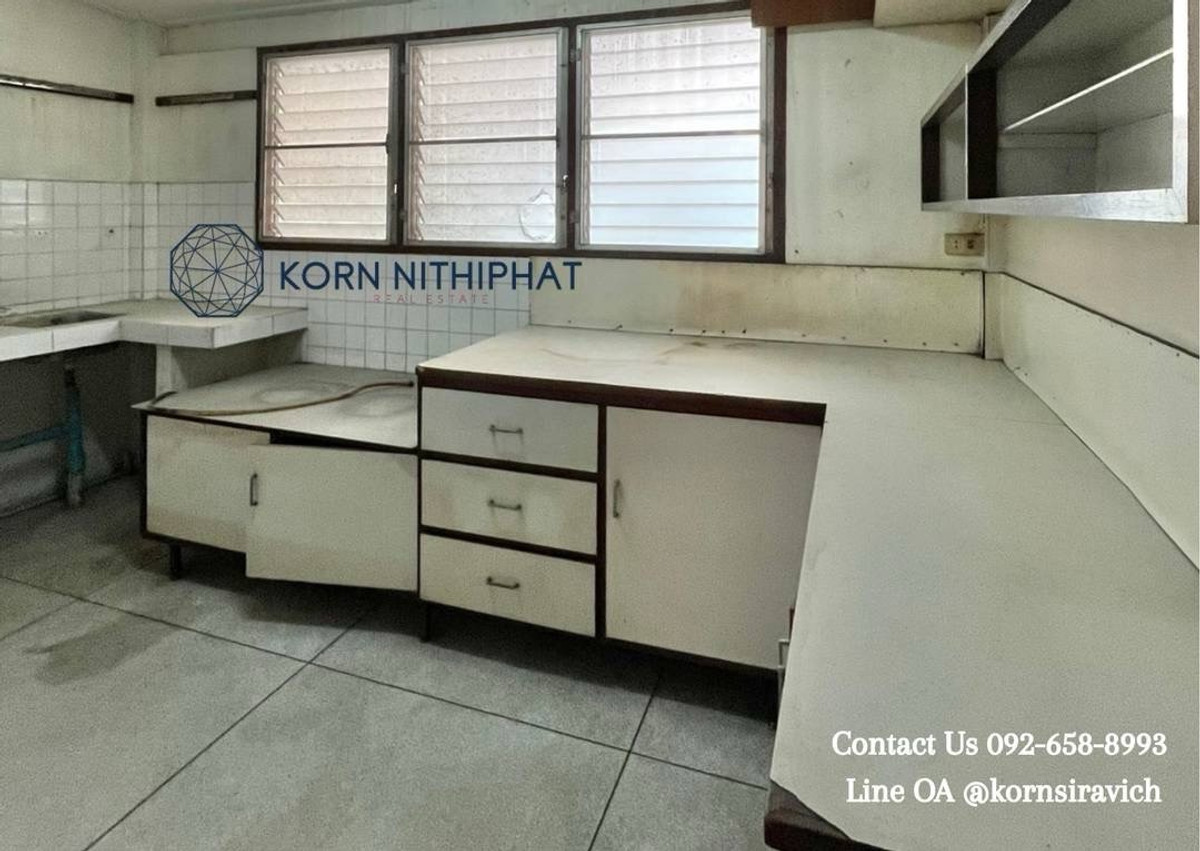 ให้เช่าร้านค้า/ตลาดนัดสุขุมวิท อโศก ทองหล่อ : สำหรับ เช่า บ้านเดี่ยว พร้อมพงษ์ สุขุมวิท เพื่อ ธุรกิจ มีที่จอดรถ | For Rent Stand Alone Single House Phrom Phong - Sukhumvit with Parking lots