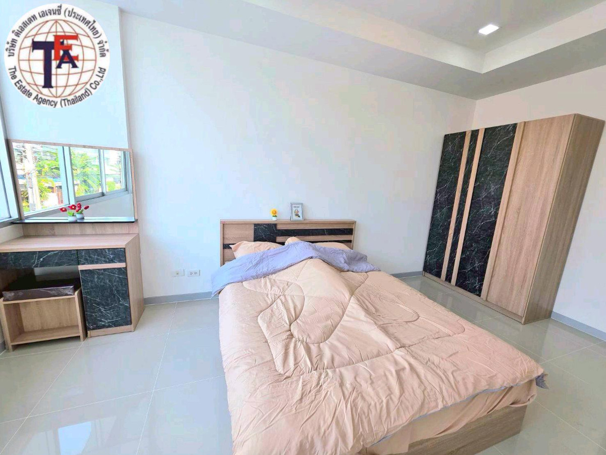 For SaleTownhomeLadkrabang, Suwannaphum Airport : 2-story townhouse for sale, Ratchaphruek Village, Chalong Krung 61, Lat Krabang, Lam Pla Thio, Cherd Chermsin School. Chao Khun Thahan Ladkrabang University of Technology Nopparat Khumklao Hospital, Suvarnabhumi Airport V Market, Chalong Krung Market, Suw